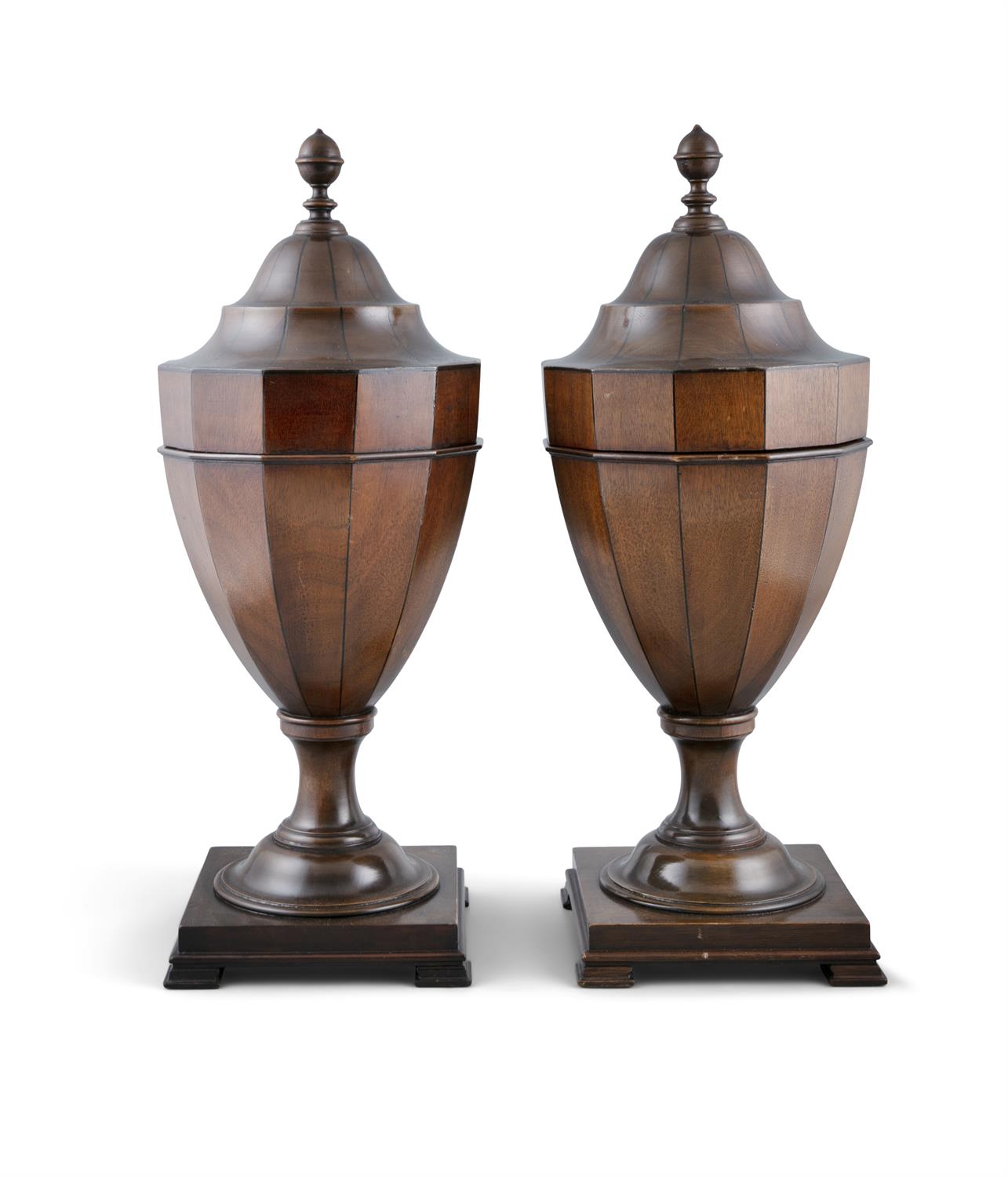 A PAIR OF EDWARDIAN MAHOGANY SIDEBOARD URNS AND COVERS, c.1900, of classical design with turned and