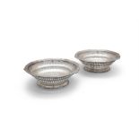 A PAIR OF SILVER CIRCULAR SERVING BOWLS, Sheffield, c.1909, mark of Jay, Richard Attenborough &