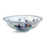 A CHINESE IMARI CIRCULAR BOWL, late 18th century, decorated in blue, iron red and gilt enamels on a
