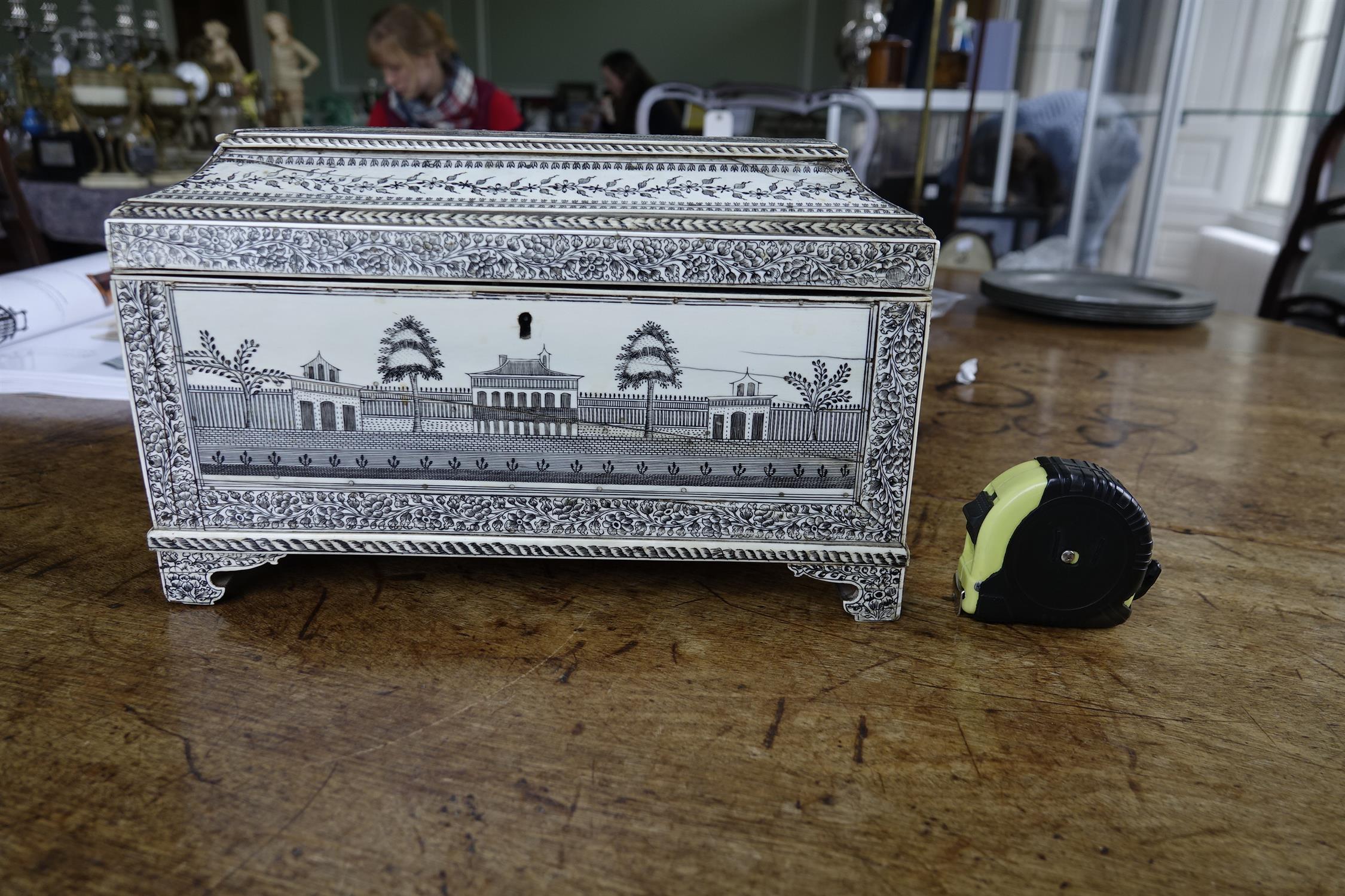 AN ANGLO-INDIAN VIZAGAPATAM TEA CASKET, c.1800, engraved overall in black ink with foliate borders - Image 5 of 22
