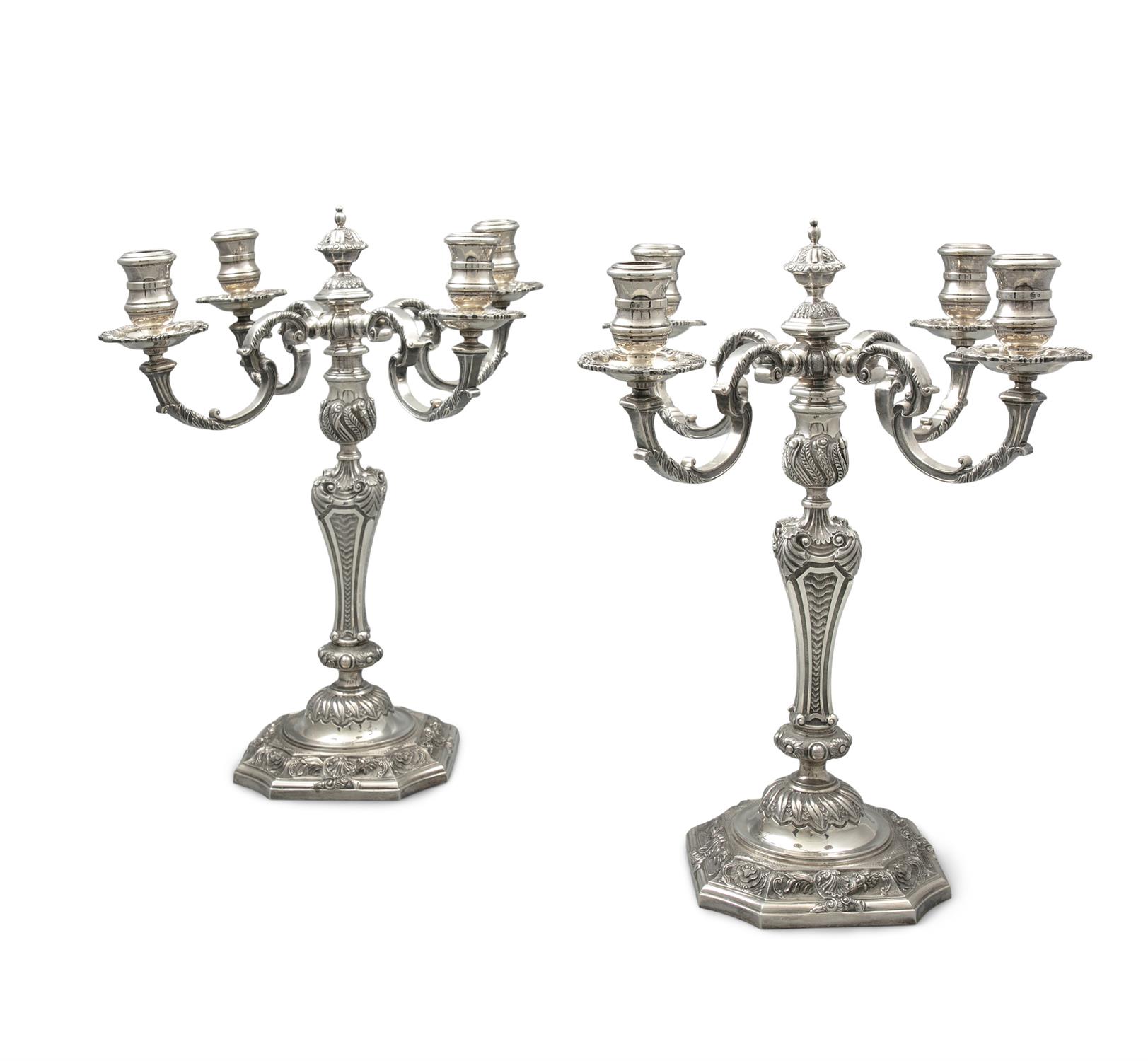 AN IMPORTANT PAIR OF SILVER FOUR-LIGHT CANDELABRA, London 1957, modelled in Louis XVI style, - Bild 2 aus 4