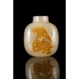 A LARGE CAMEO AGATE ‘EAGLE AND BEAR’ SNUFFBOTTLE China, Qing Dynasty, 19th century Carved out