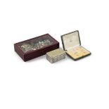 AN ASSORTED COLLECTION OF SILVER AND GILT METAL TRINKETS: comprising a Dutch 'dog hutch' snuff box,