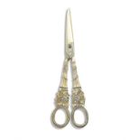 AN IRISH REGENCY SILVER-GILT GRAPE SCISSORS, Dublin 1815, mark of Jas. Scott, the bound reeded