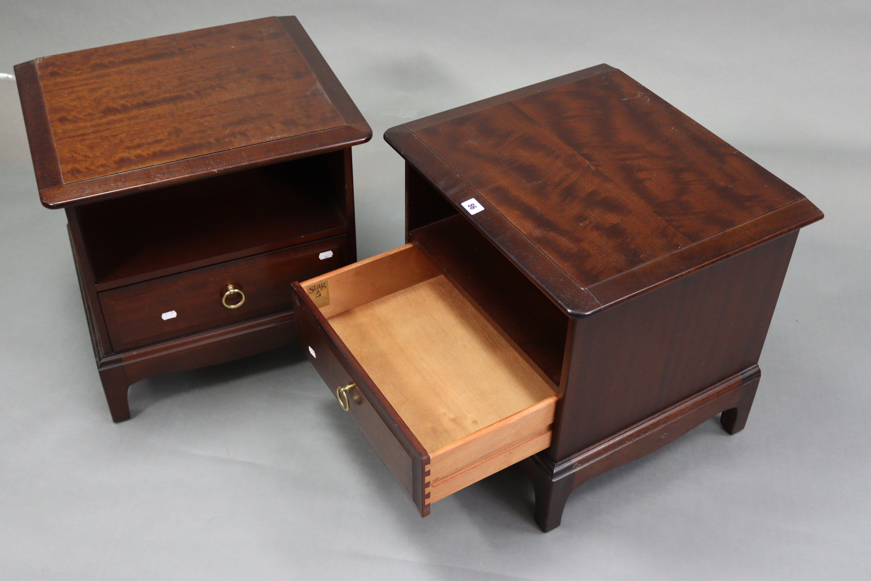 A pair of Stag “Minstrel” mahogany-finish bedside cabinets, each with open recess above a long - Bild 2 aus 2