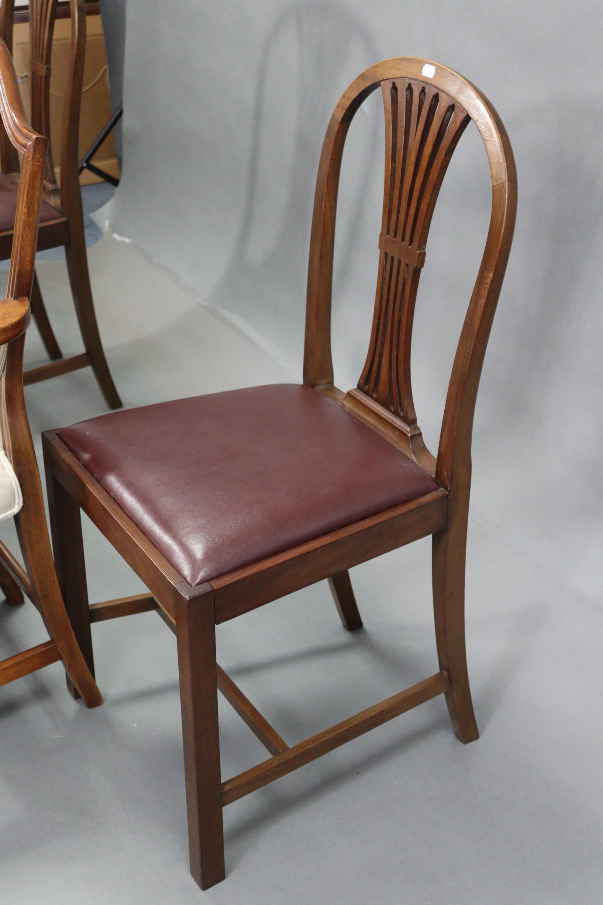 A pair of Georgian style mahogany carver dining chairs, with wheat-sheaf design to the shield - Image 4 of 5