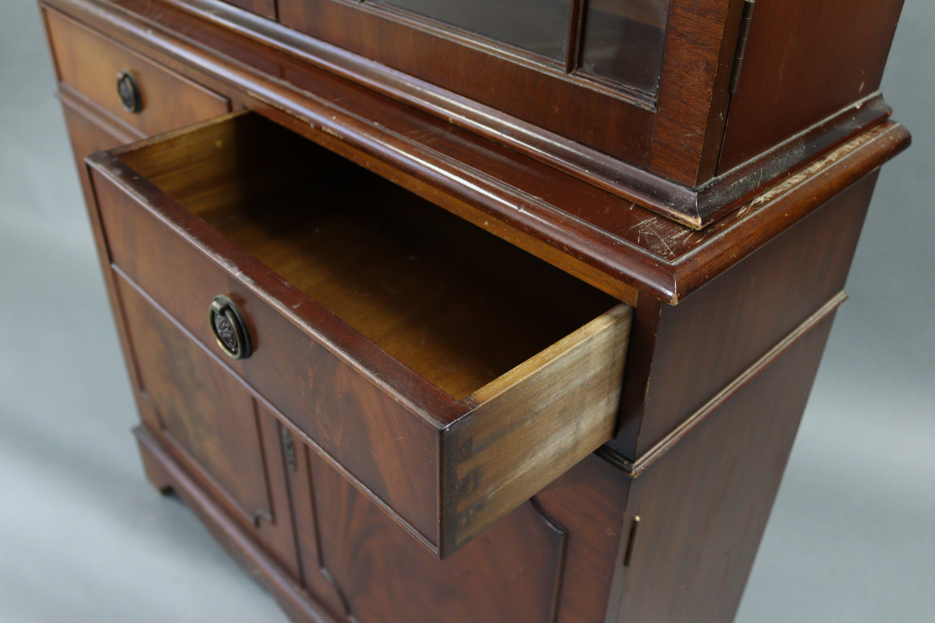 A reproduction mahogany tall standing bookcase, the upper part with three adjustable shelves - Image 3 of 3