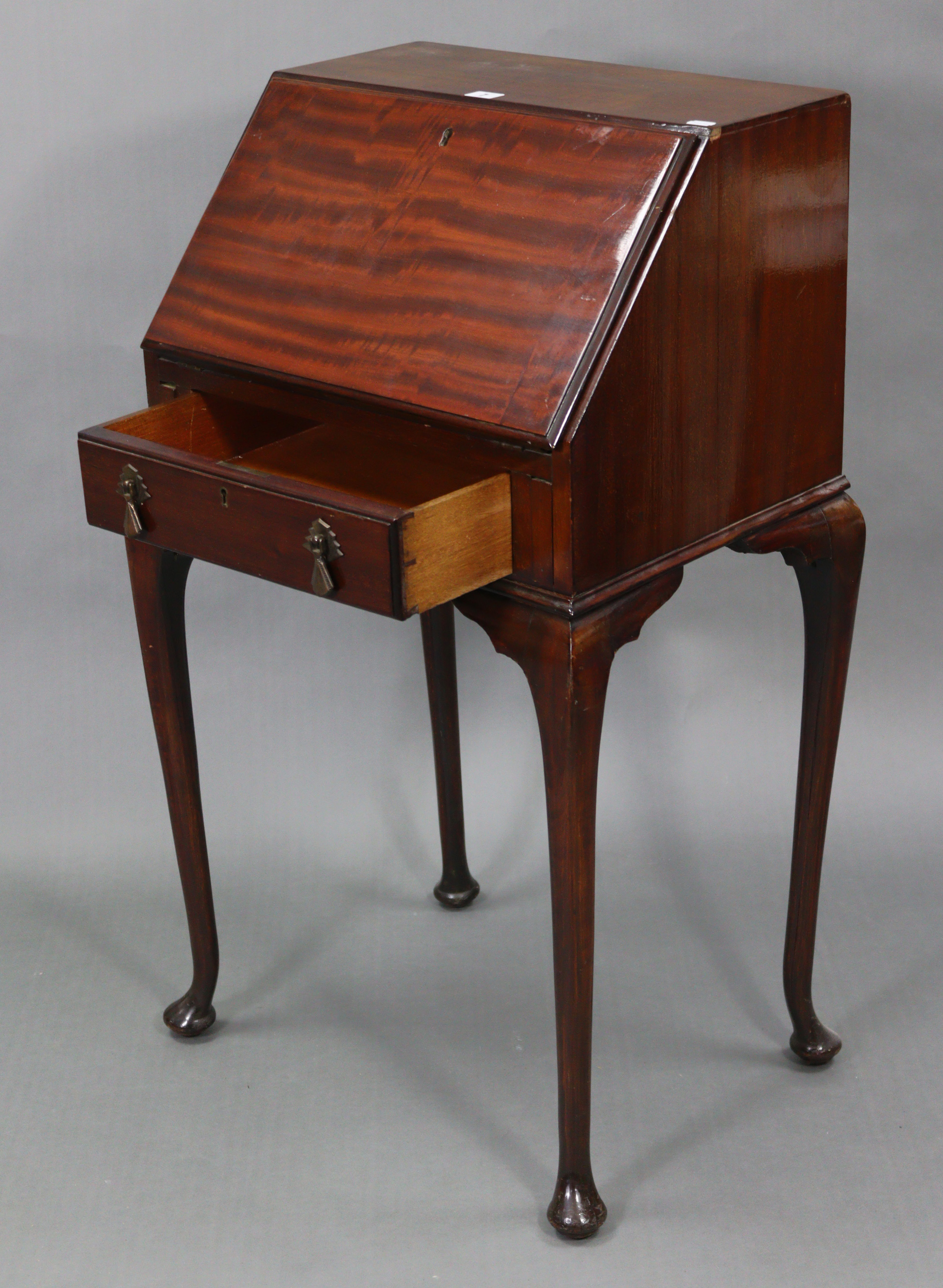 A mahogany small ladies’ bureau, with fitted interior enclosed by fall-front above a long - Image 3 of 4