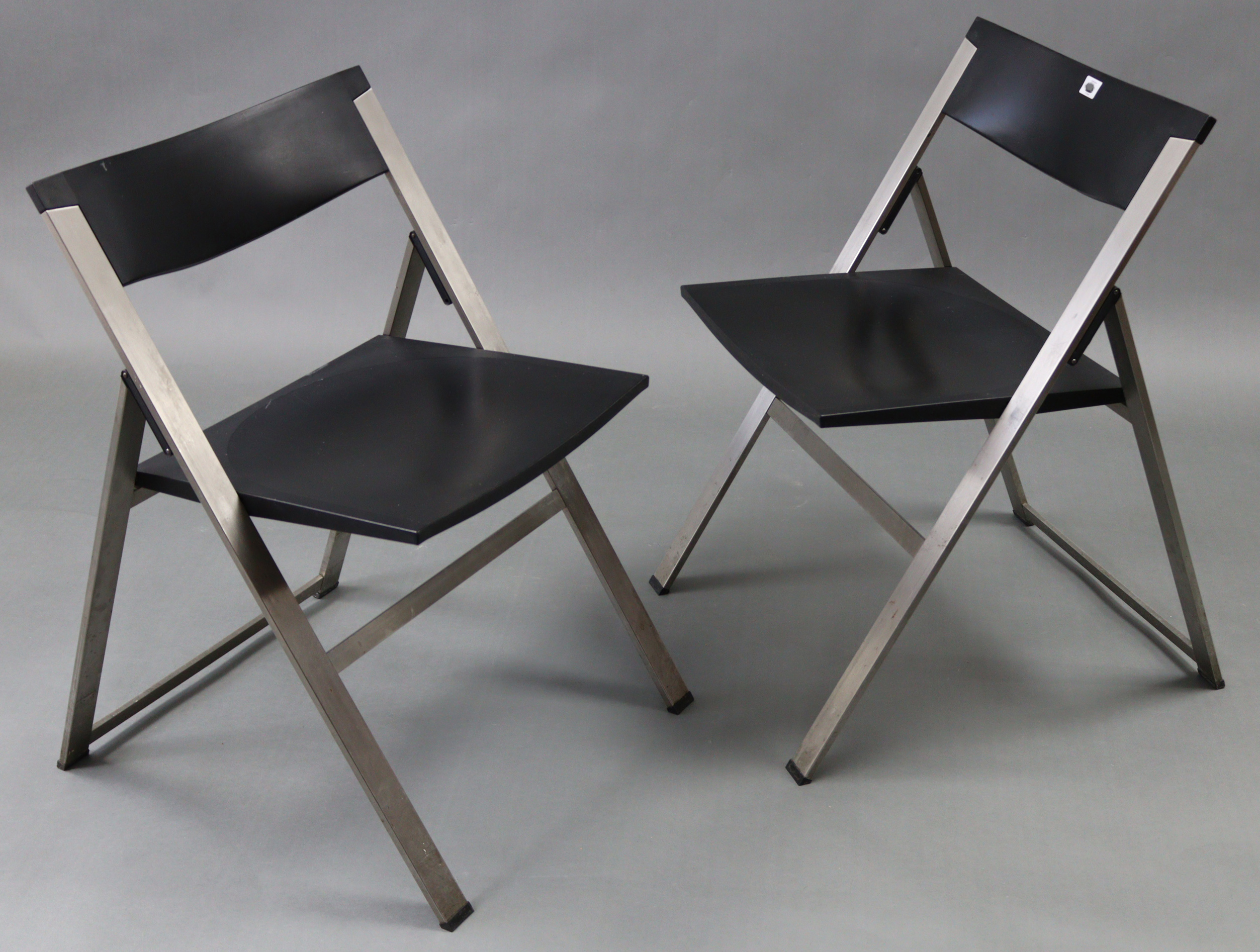 A pair of silvered-metal & black plastic fold-away chairs after a design by Justus Kolburg. - Bild 2 aus 5
