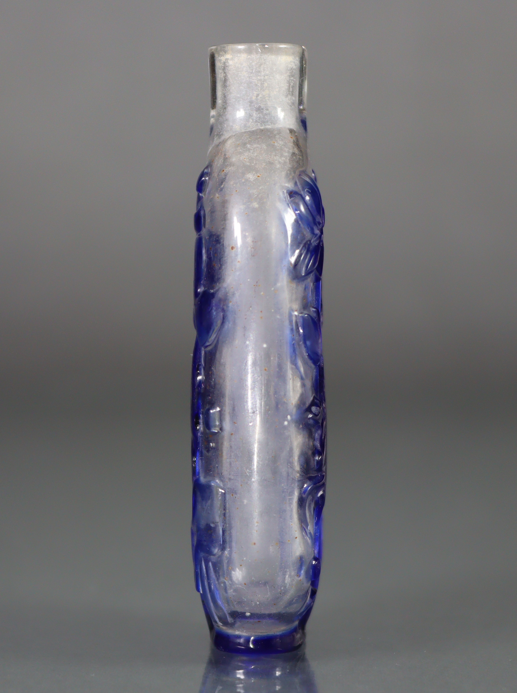 A Chinese blue overlay clear glass snuff bottle of flat-sided rectangular form, each side - Image 3 of 7