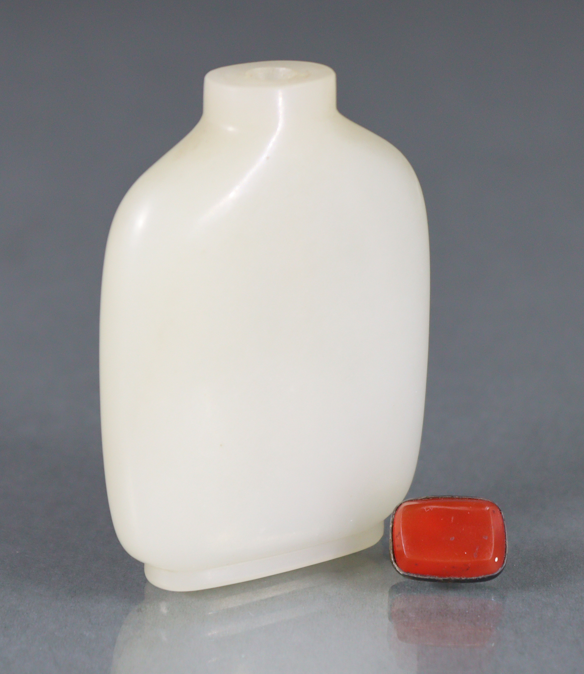 A Chinese pale celadon jade snuff bottle of flat-sided rounded rectangular form, on short foot, of a - Image 6 of 9