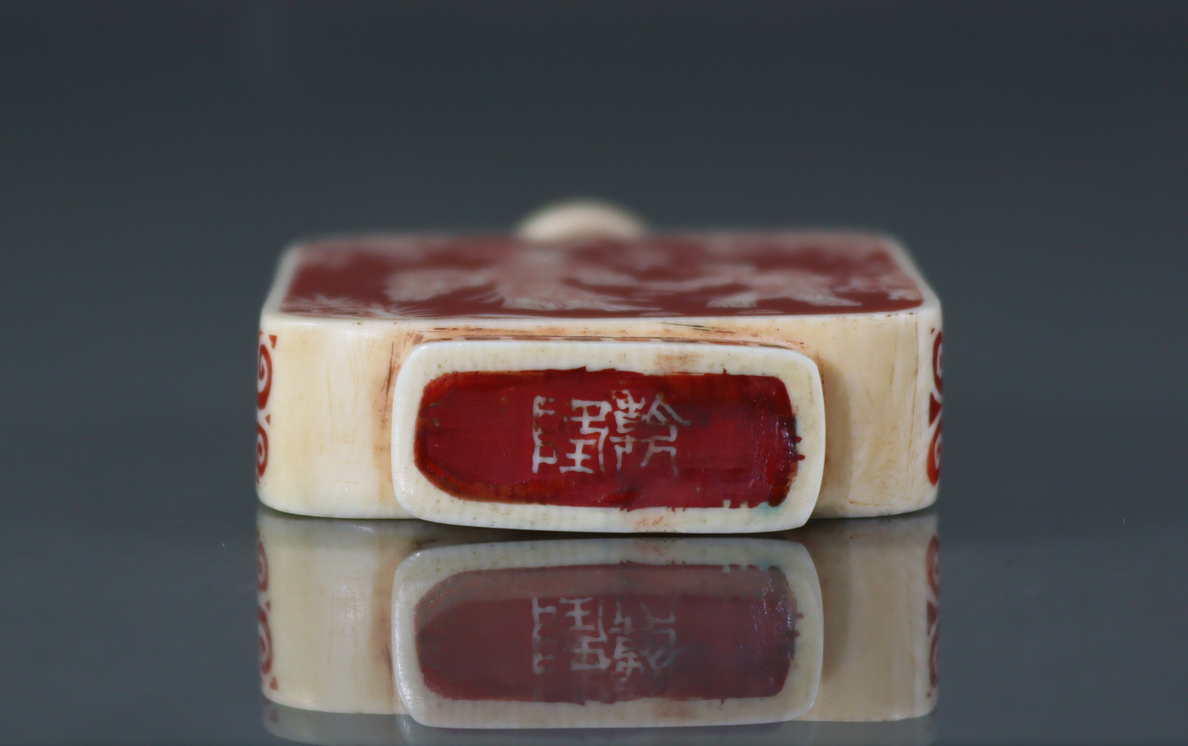 A Chinese stained ivory snuff bottle of flat-sided rectangular form, each side decorated with - Image 5 of 6