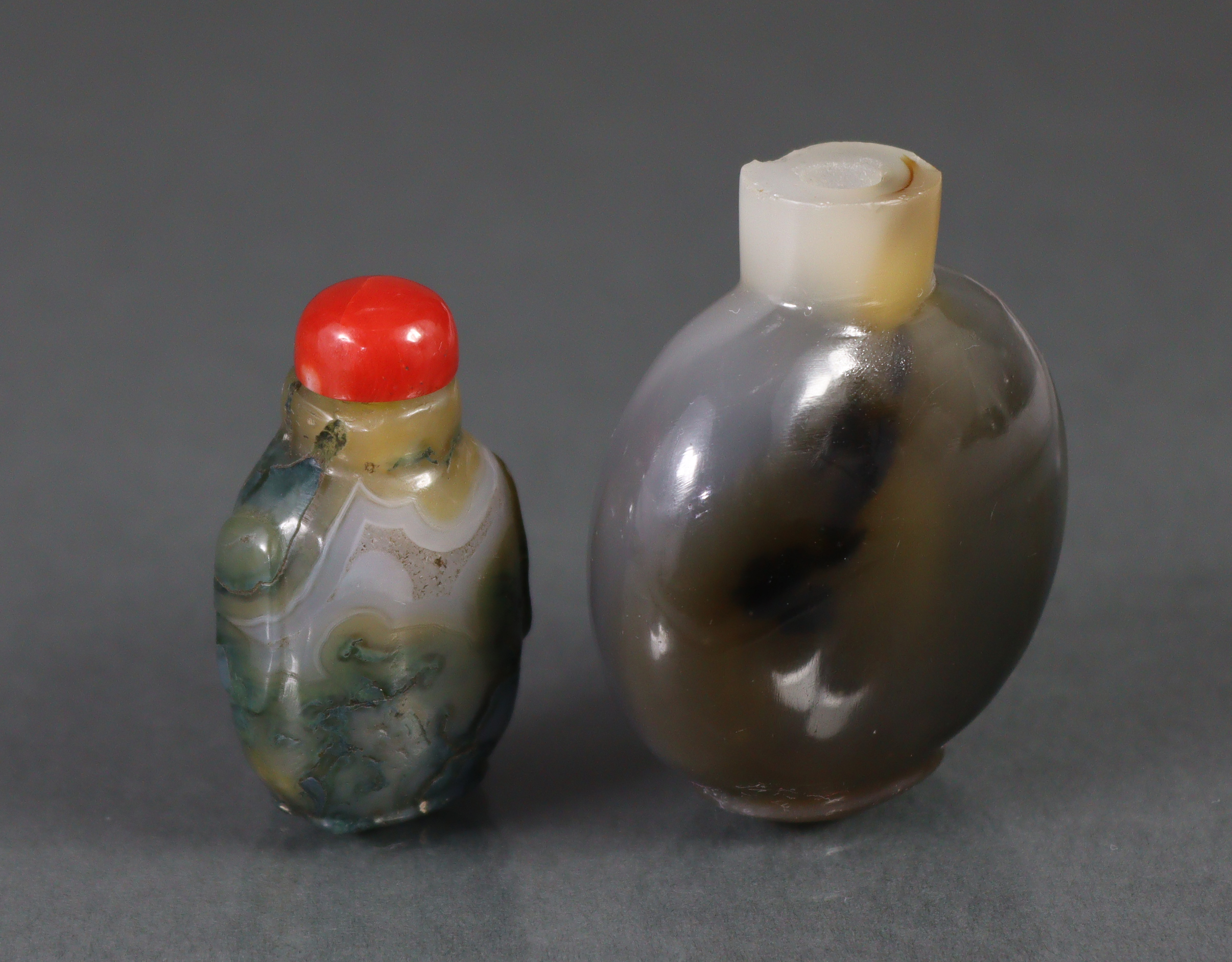 Two Chinese agate snuff bottles, the larger of rounded circular form, with lavender & green - Image 5 of 6