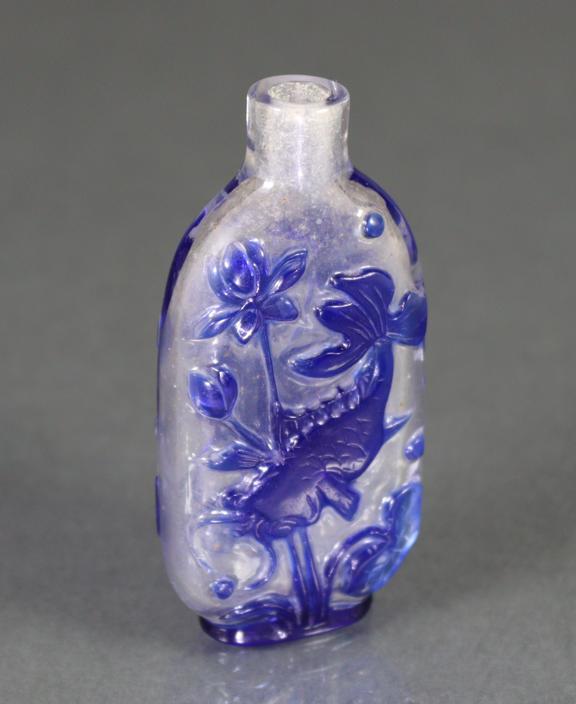 A Chinese blue overlay clear glass snuff bottle of flat-sided rectangular form, each side - Image 5 of 7