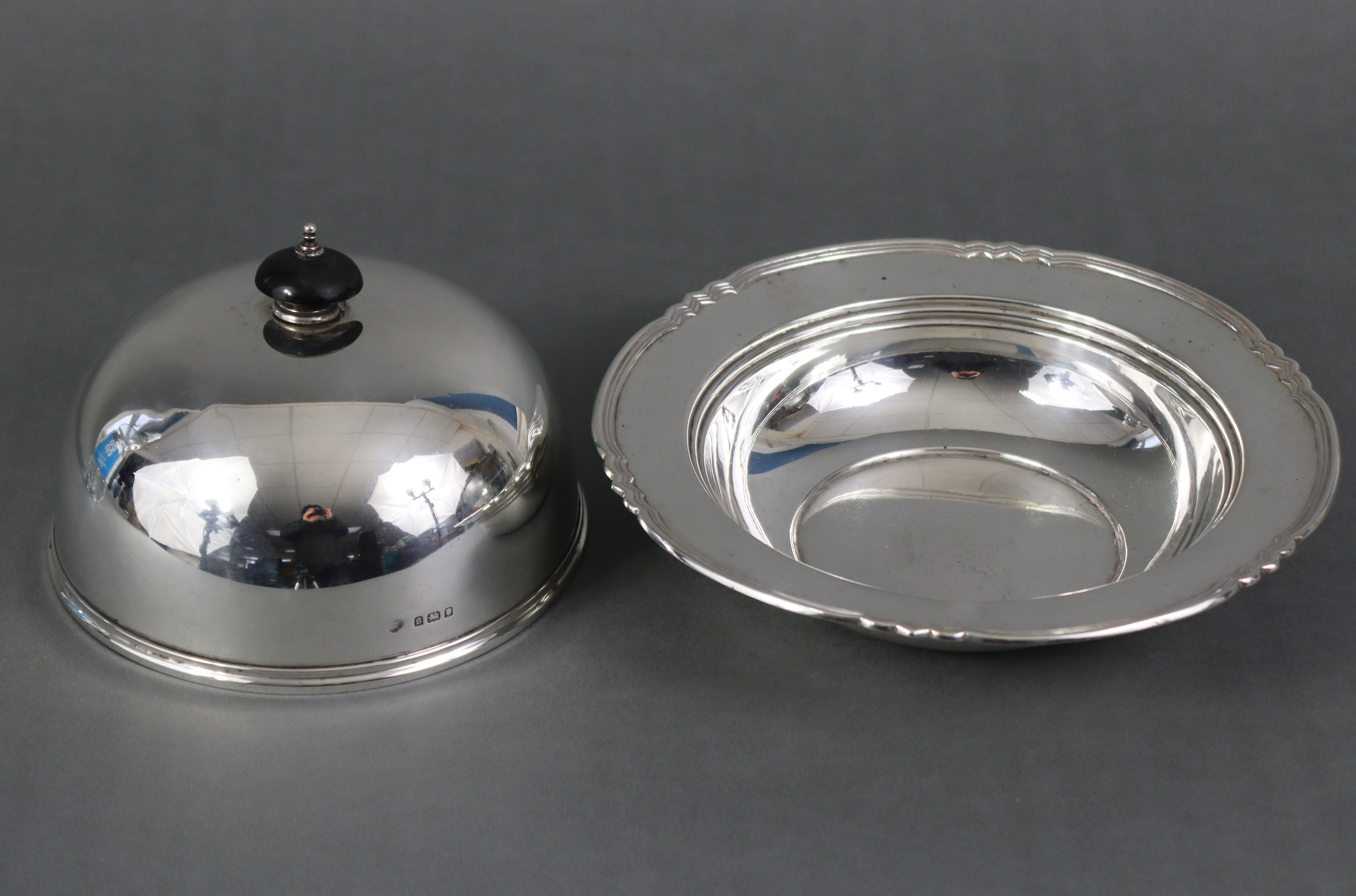 A silver circular muffin dish with ebonised finial to the domed lid, with shaped & reeded - Image 3 of 6