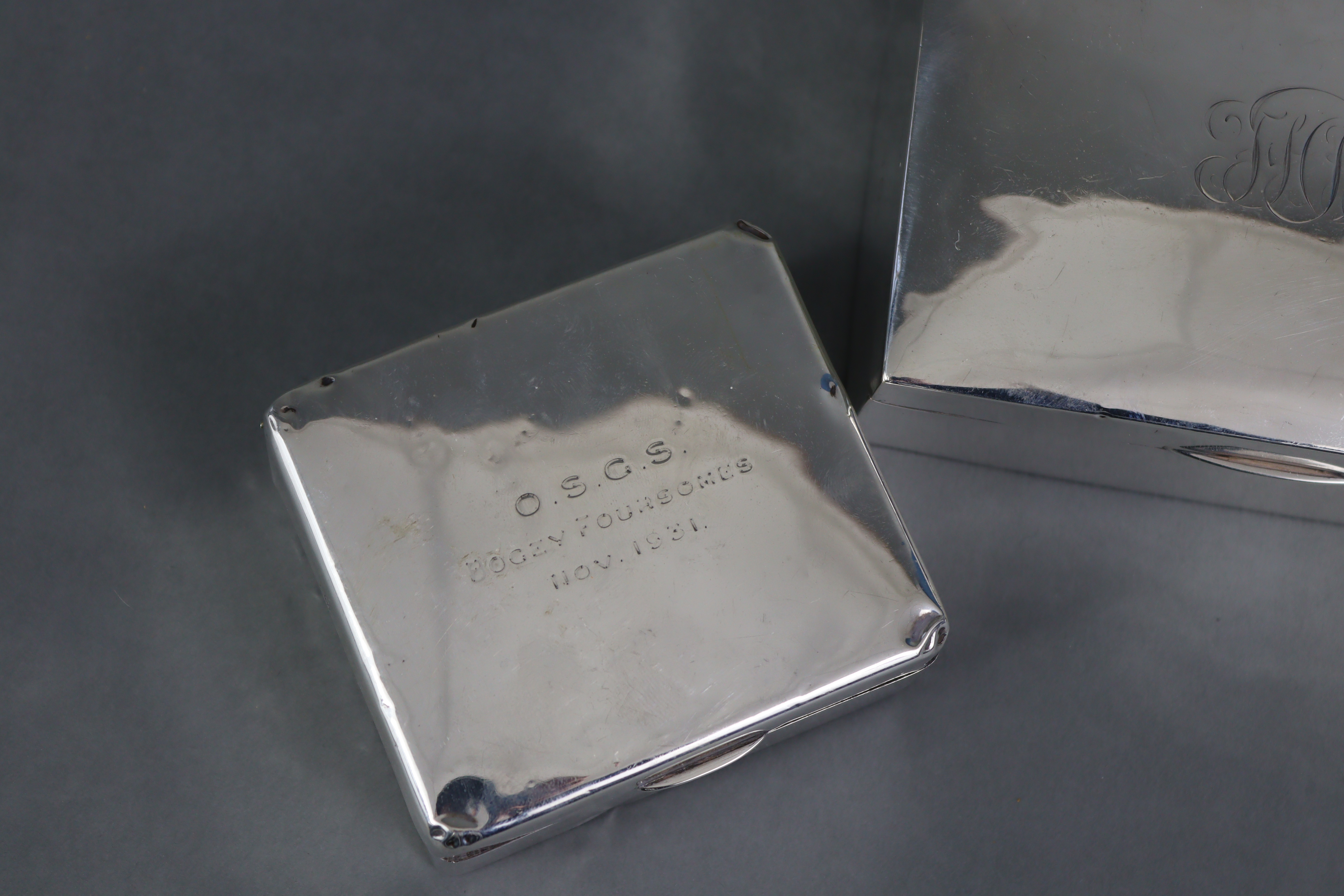 A silver rectangular cigarette box, with engraved initials to the hinged lift lid, Birmingham - Image 3 of 6