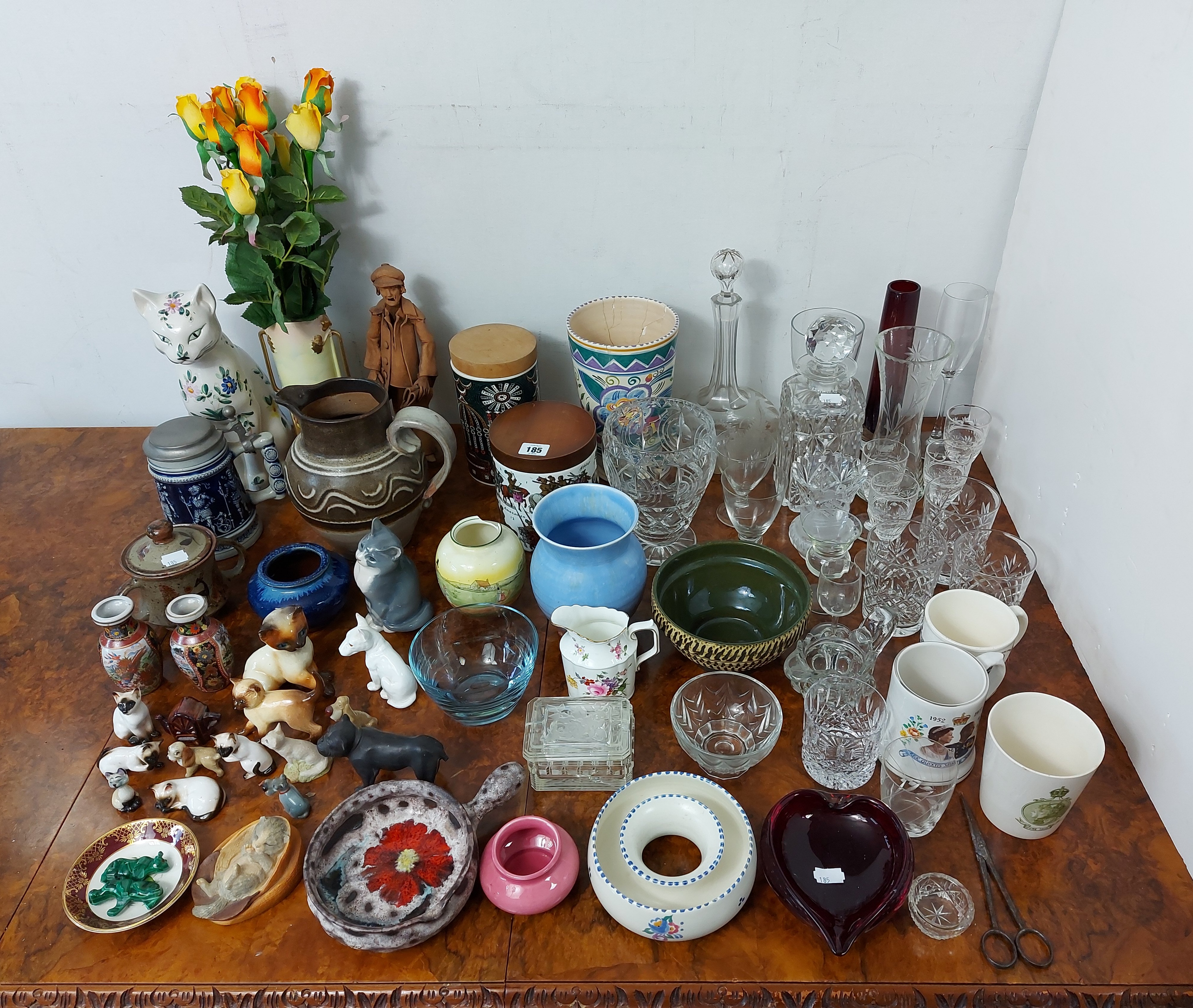 Various items of decorative china, pottery, & glassware, part w.a.f.