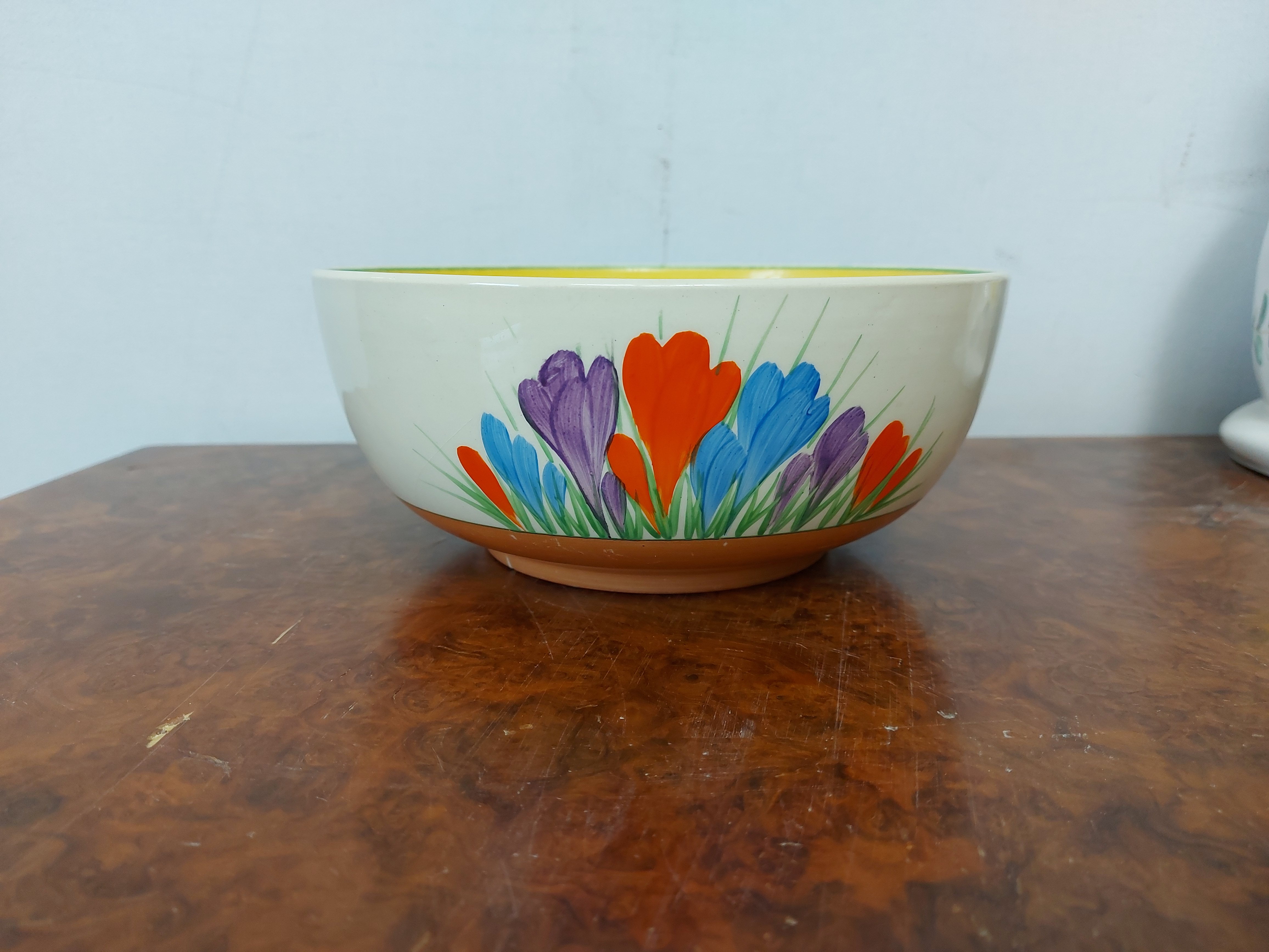 A Clarice Cliff “Crocus” pattern fruit bowl, 7¾” diam.; & a Doulton Burslem “Melrose” pattern twelve - Image 3 of 8