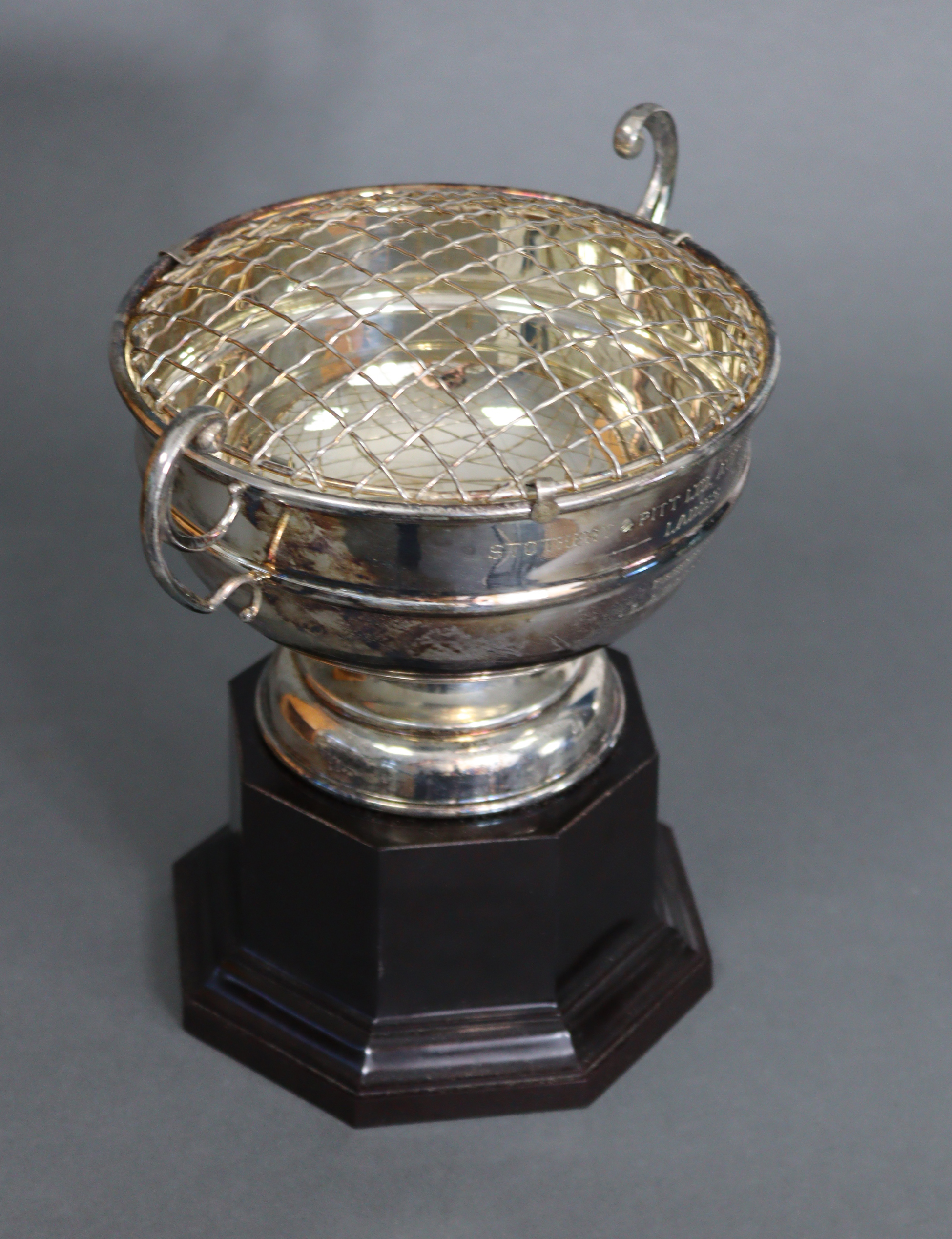 A 1980’s silver plated two-handled trophy rose bowl inscribed: “STOTHERT & PITT LTD ATHLETIC - Image 5 of 5