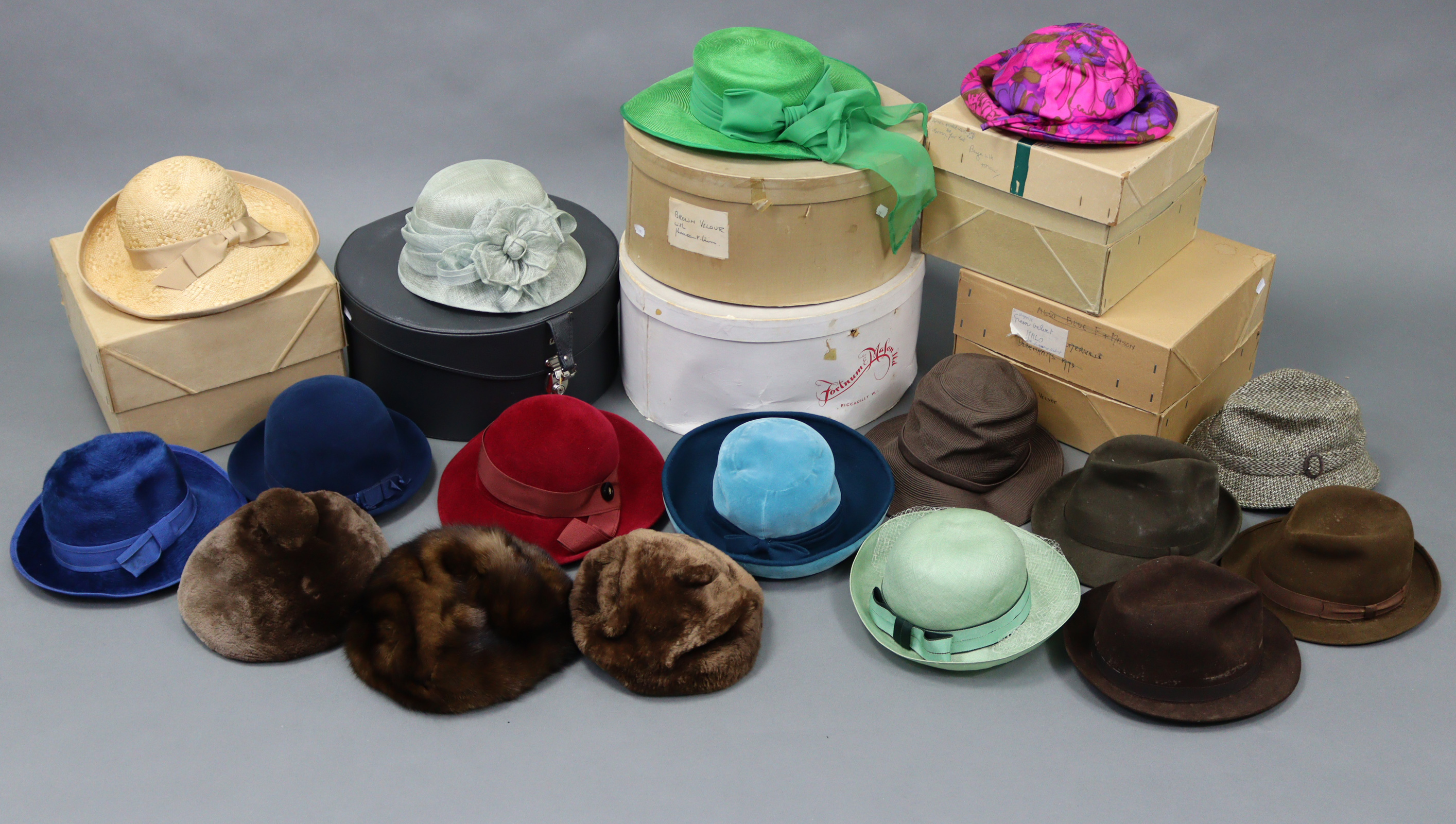 Fifteen various mid-20th century ladies’ & gents’ hats; together with six various hatboxes.
