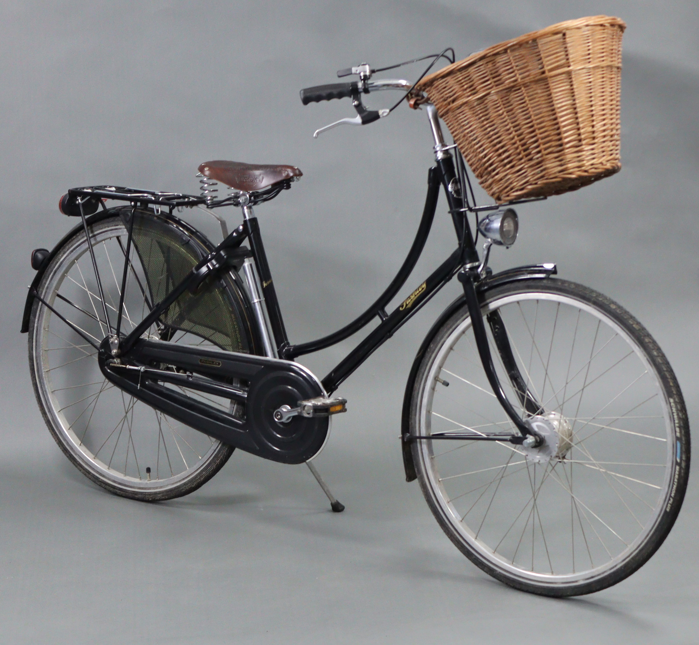A PASHLEY “SOVEREIGN” FIVE-SPEED LADIES’ BICYCLE (Model No. 14764), with a Brooks leather