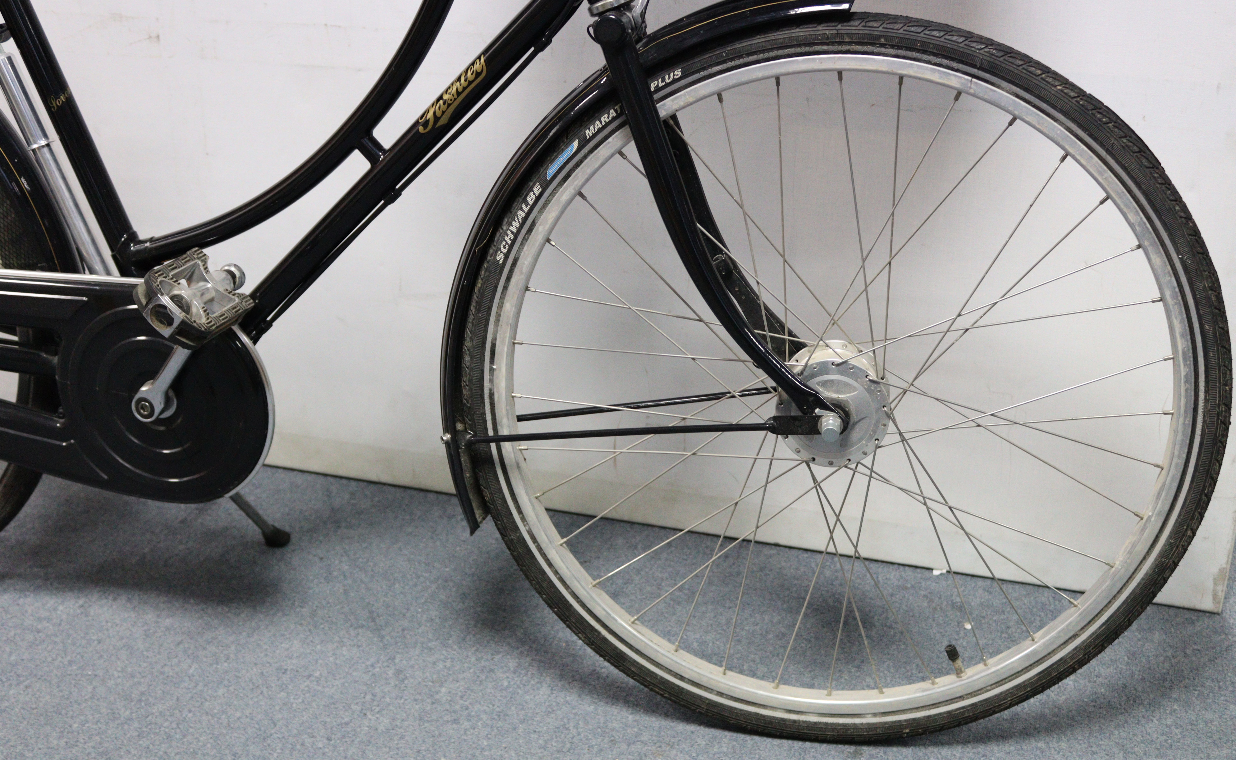 A PASHLEY “SOVEREIGN” FIVE-SPEED LADIES’ BICYCLE (Model No. 14764), with a Brooks leather - Image 7 of 9