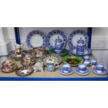 A Victorian china Imari pattern eighteen piece part tea service; a Copeland blue & white “Spodes