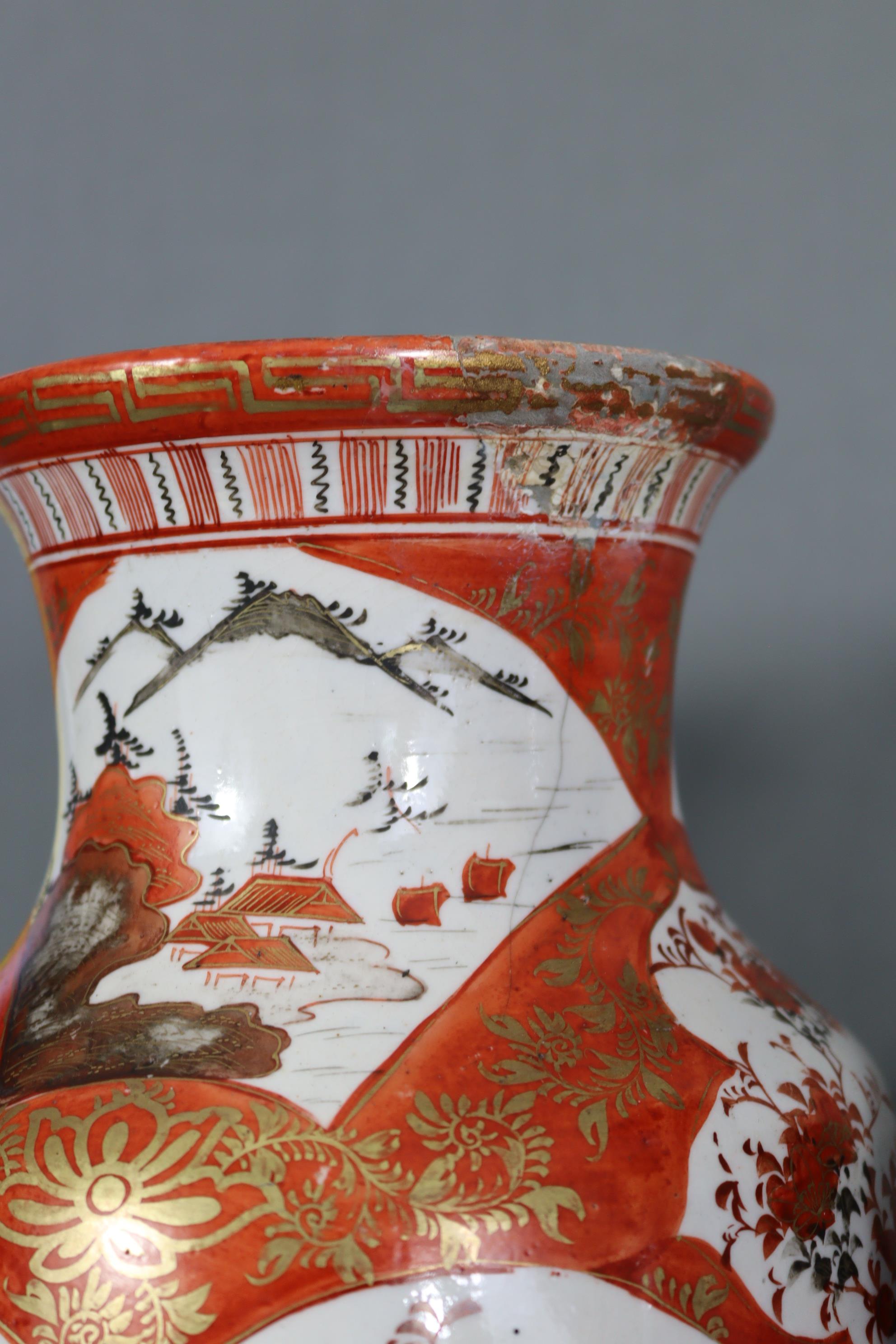 A Japanese Kutani porcelain baluster vase decorated with birds amongst foliage in reserves on an - Bild 5 aus 15
