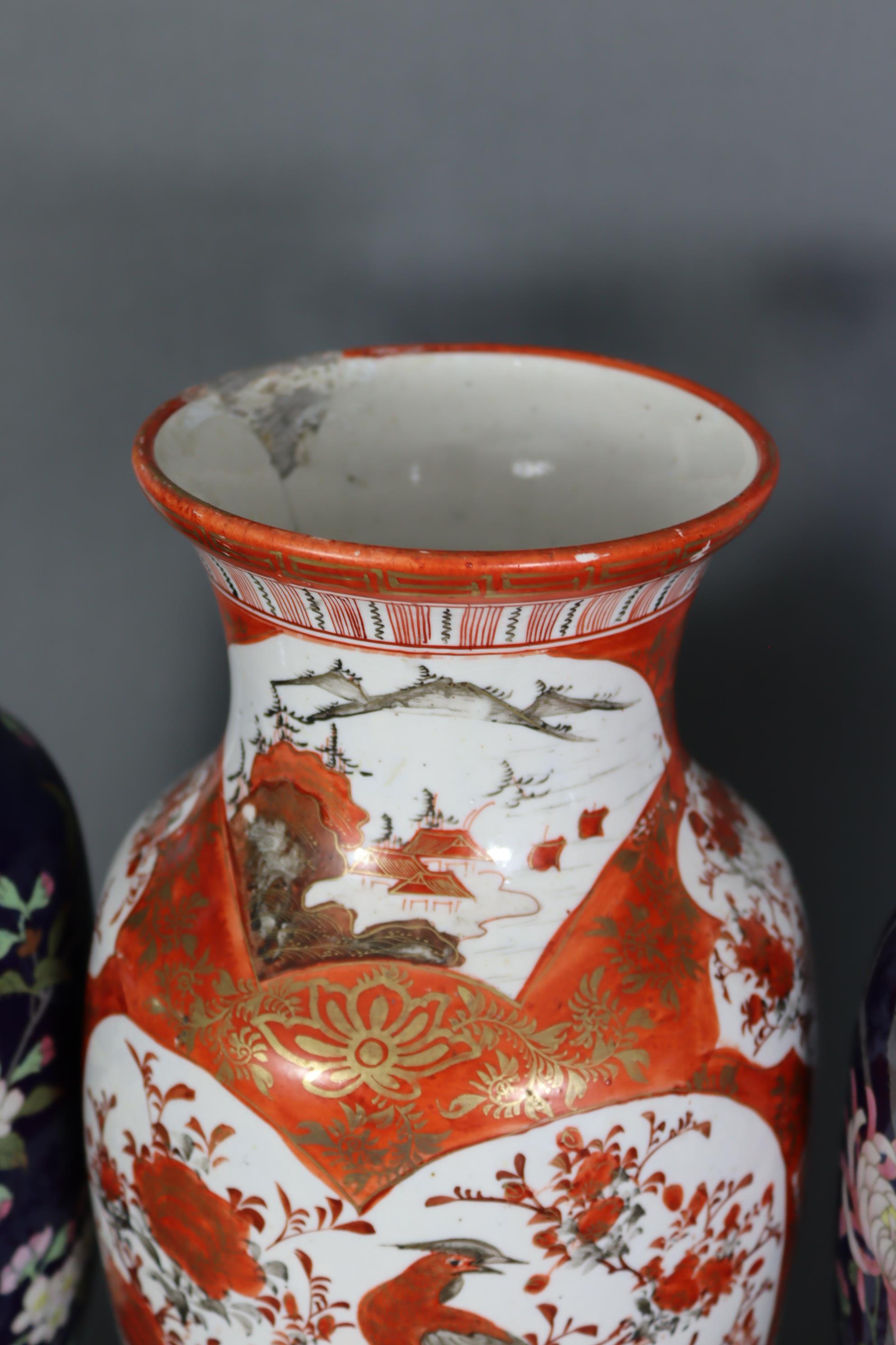 A Japanese Kutani porcelain baluster vase decorated with birds amongst foliage in reserves on an - Bild 2 aus 15