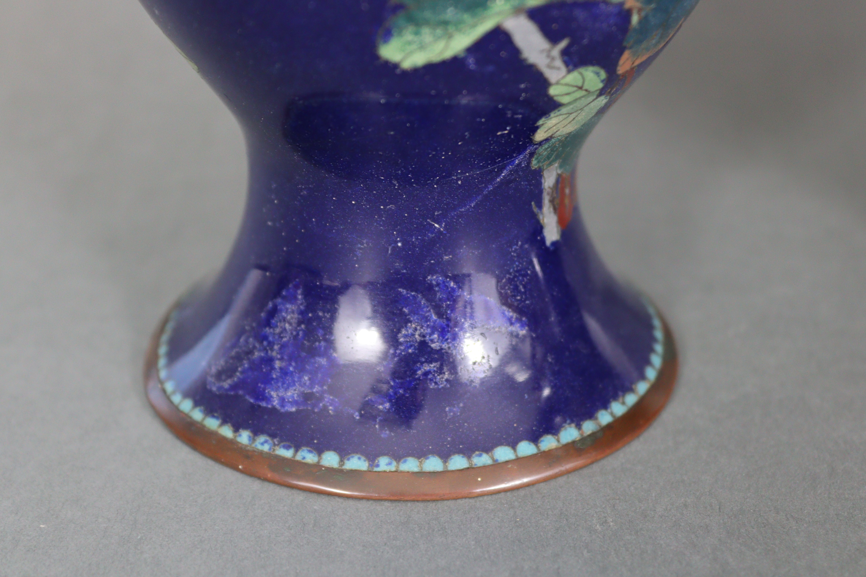 A Japanese Kutani porcelain baluster vase decorated with birds amongst foliage in reserves on an - Bild 13 aus 15