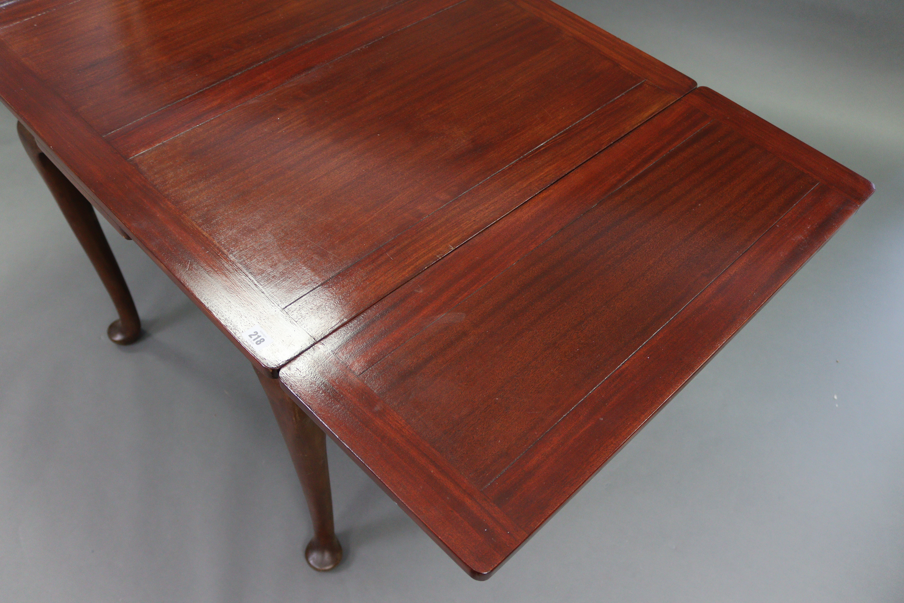 A mahogany draw-leaf dining table on four slender cabriole legs & pad feet, 32” x 57” (open), & a - Image 6 of 6