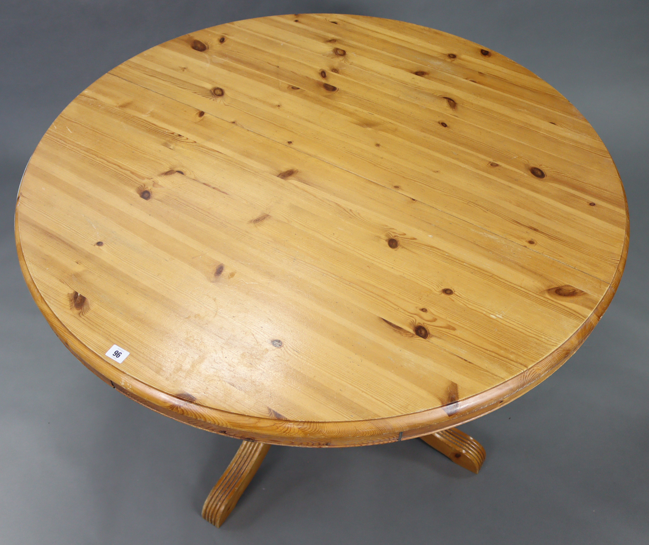 A pine circular extending pedestal dining table, with centre leaf & on vase-turned centre column & - Image 2 of 6