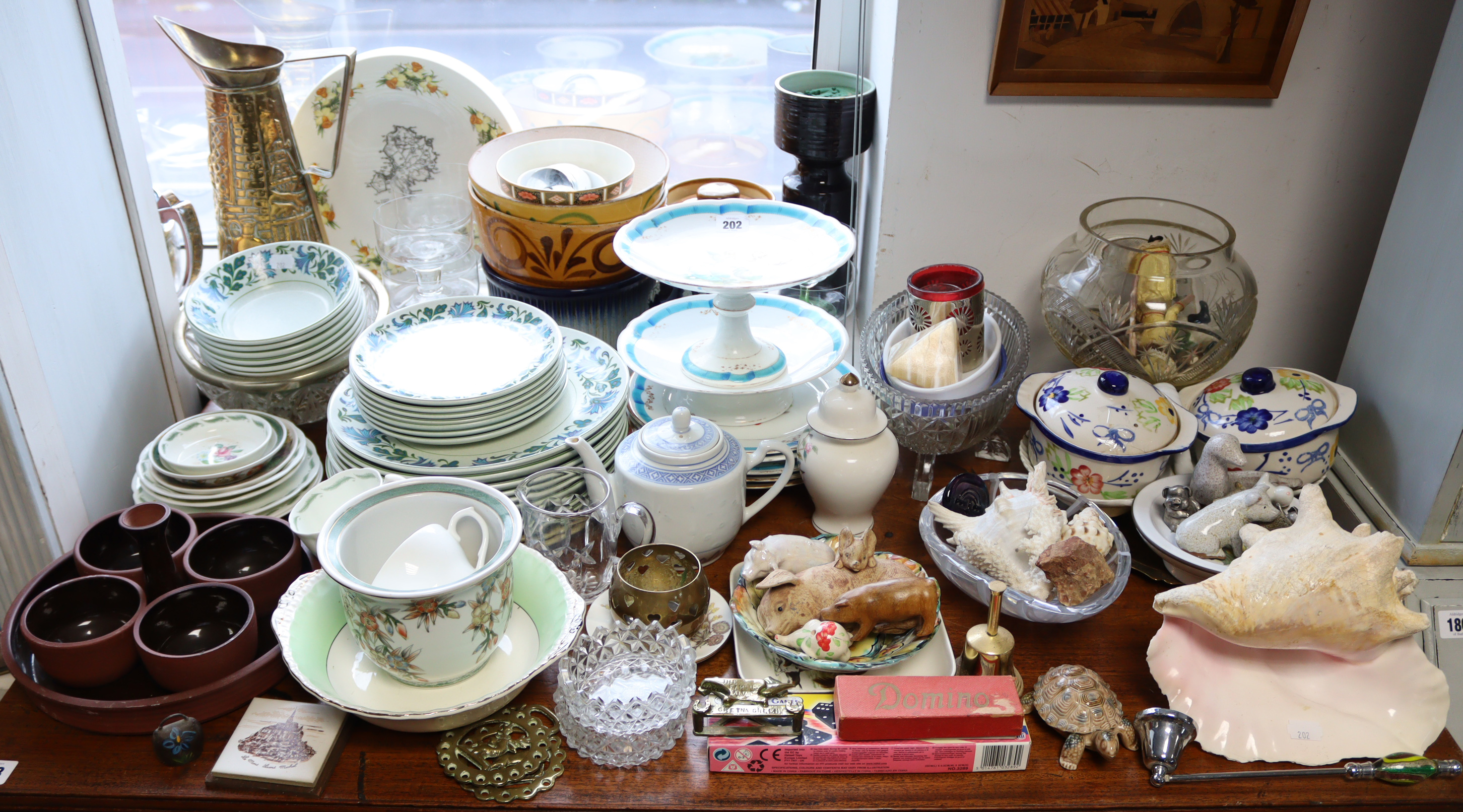 Various items of decorative china, glassware, etc.