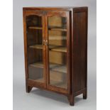 An oak bookcase fitted three shelves enclosed by a pair of glazed doors, 29½” wide x 42½” high.