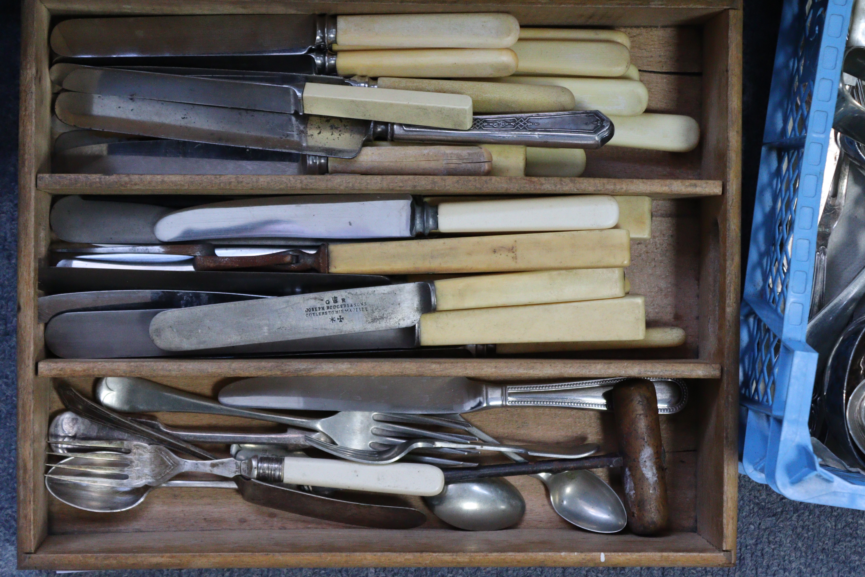 Various items of silver-plated & stainless steel cutlery, cased & uncased. - Image 9 of 9