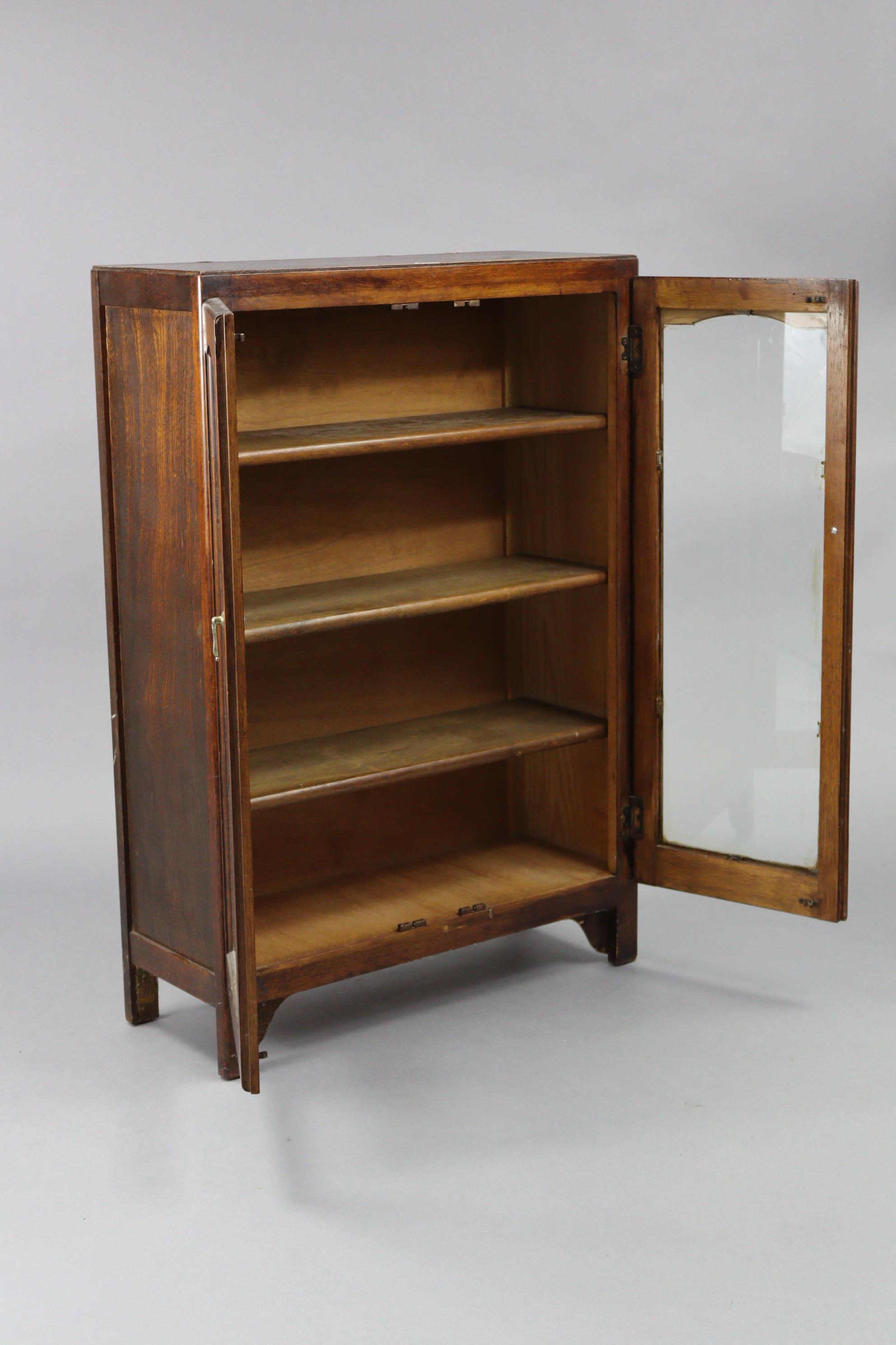 An oak bookcase fitted three shelves enclosed by a pair of glazed doors, 29½” wide x 42½” high. - Image 2 of 4