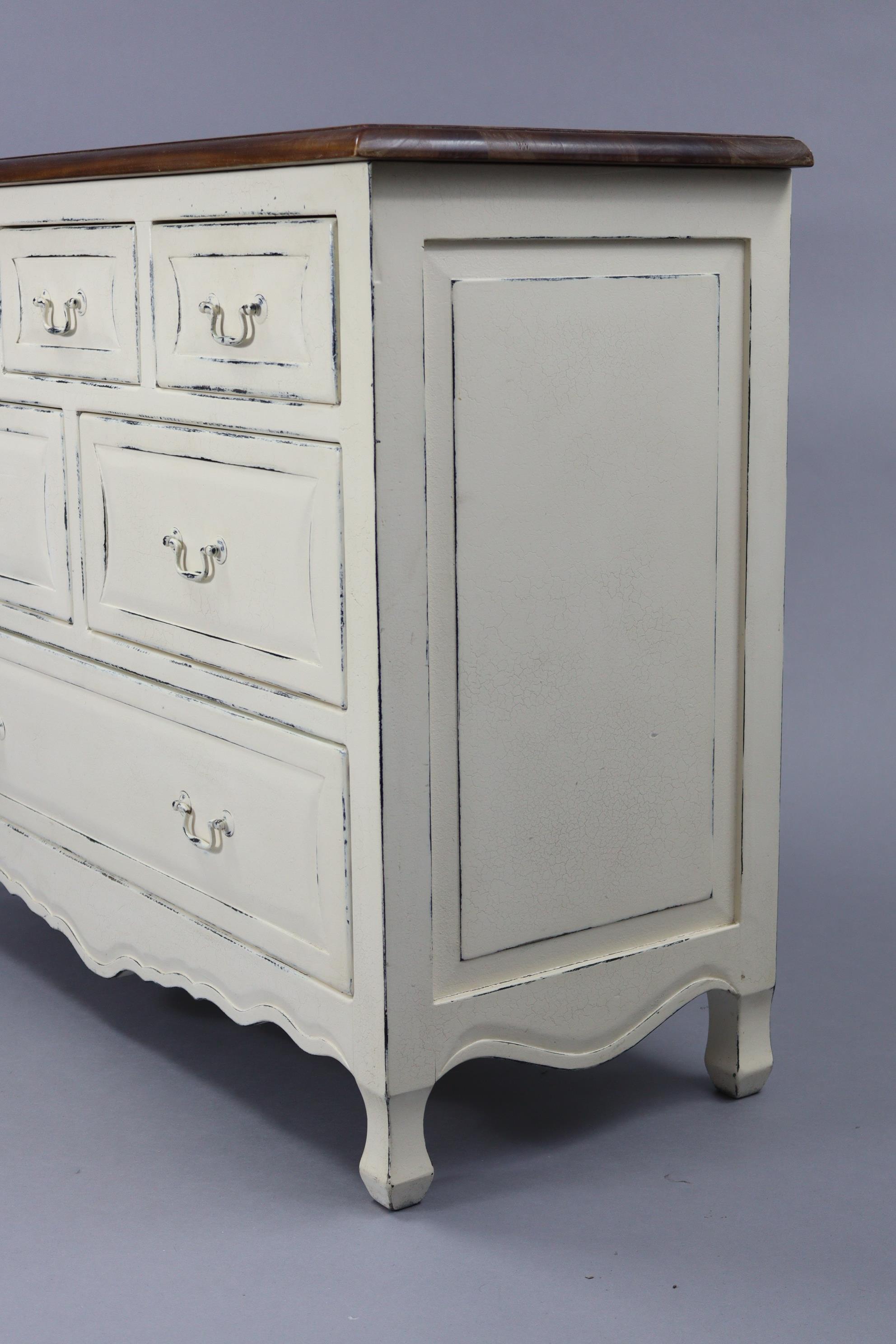 A modern continental-style cream painted wooden chest fitted with an arrangement of six drawers with - Image 4 of 5