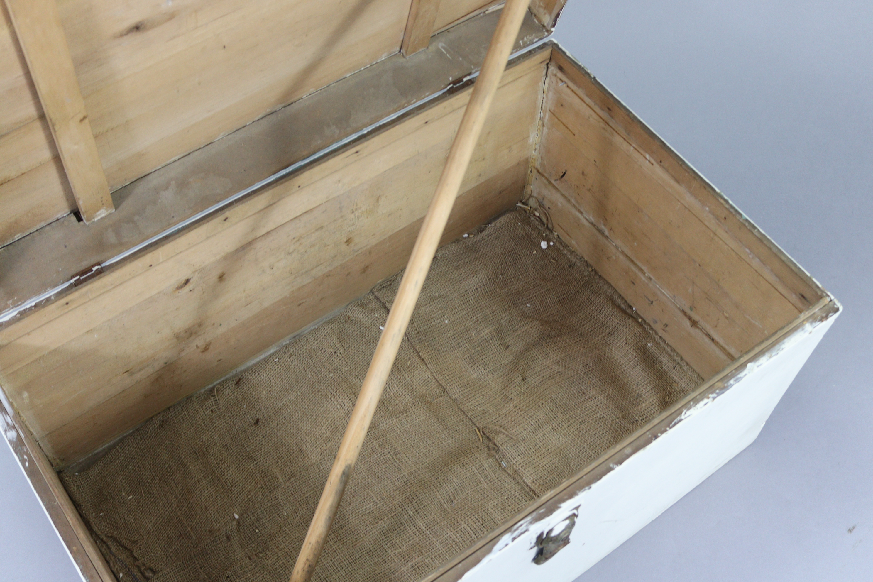 An early/mid-20th century white painted deal storage trunk with hinged lift-lid, 35½” wide x 18” - Image 4 of 5