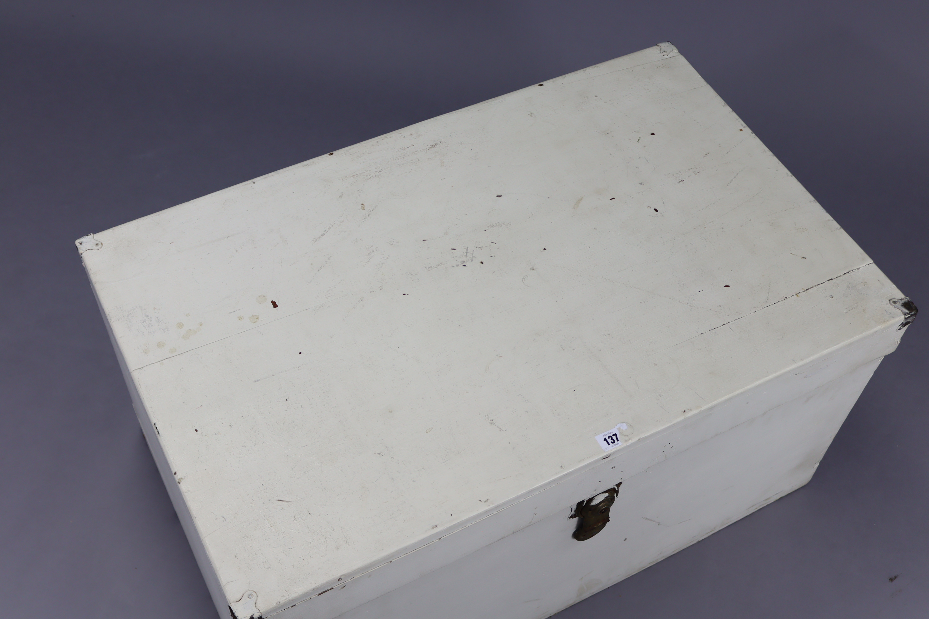 An early/mid-20th century white painted deal storage trunk with hinged lift-lid, 35½” wide x 18” - Image 5 of 5