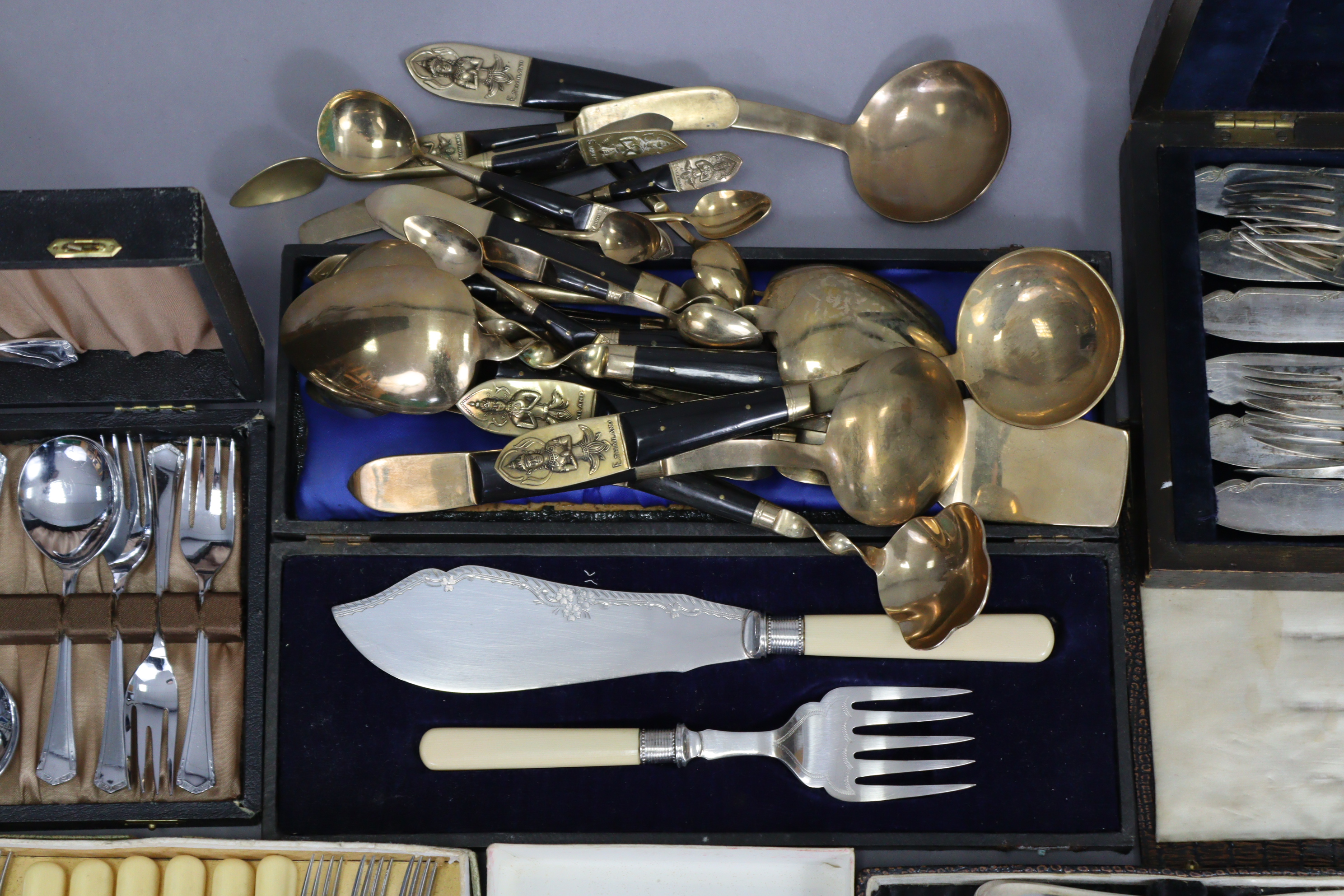 Various items of silver-plated & stainless steel cutlery, cased & uncased. - Image 2 of 9