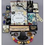 Various items of costume jewellery.