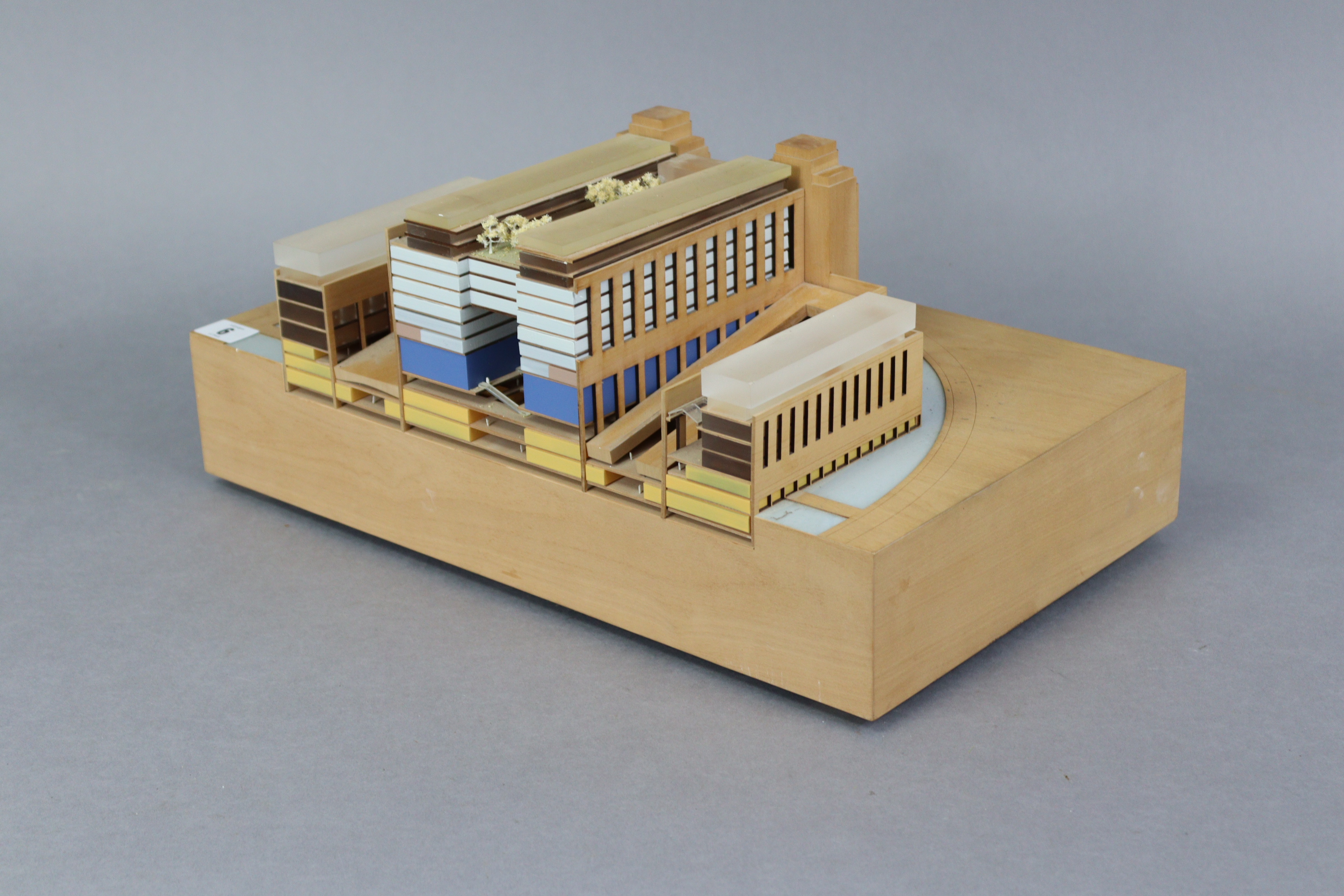 An architect’s wooden model of a power station (?), 18” wide x 7¼” high x 10½” deep. - Image 3 of 5