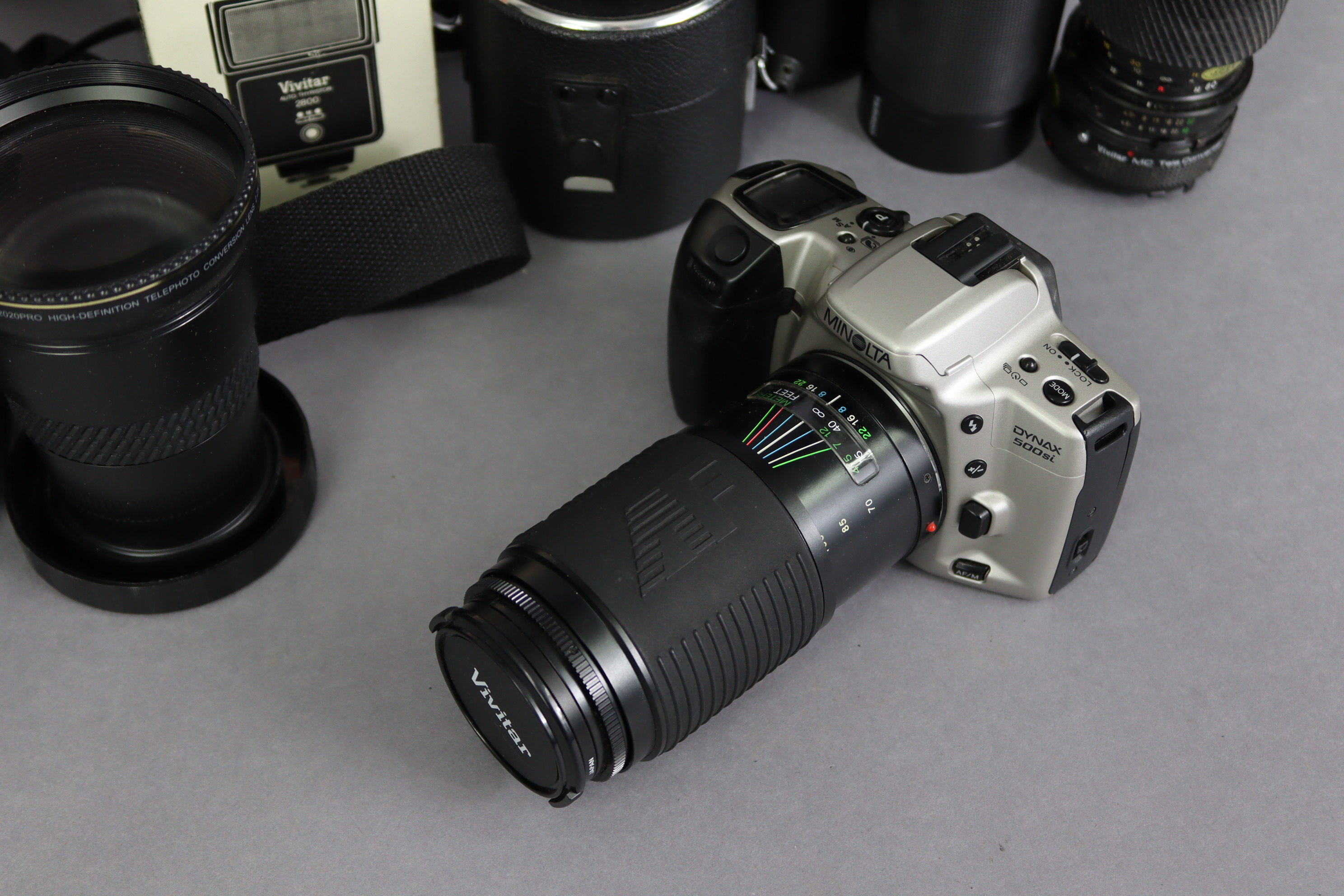 A Minolta “Dynax 5xi” camera; a ditto “Dynax 500si” camera, each with lens, & case; together with - Image 3 of 9