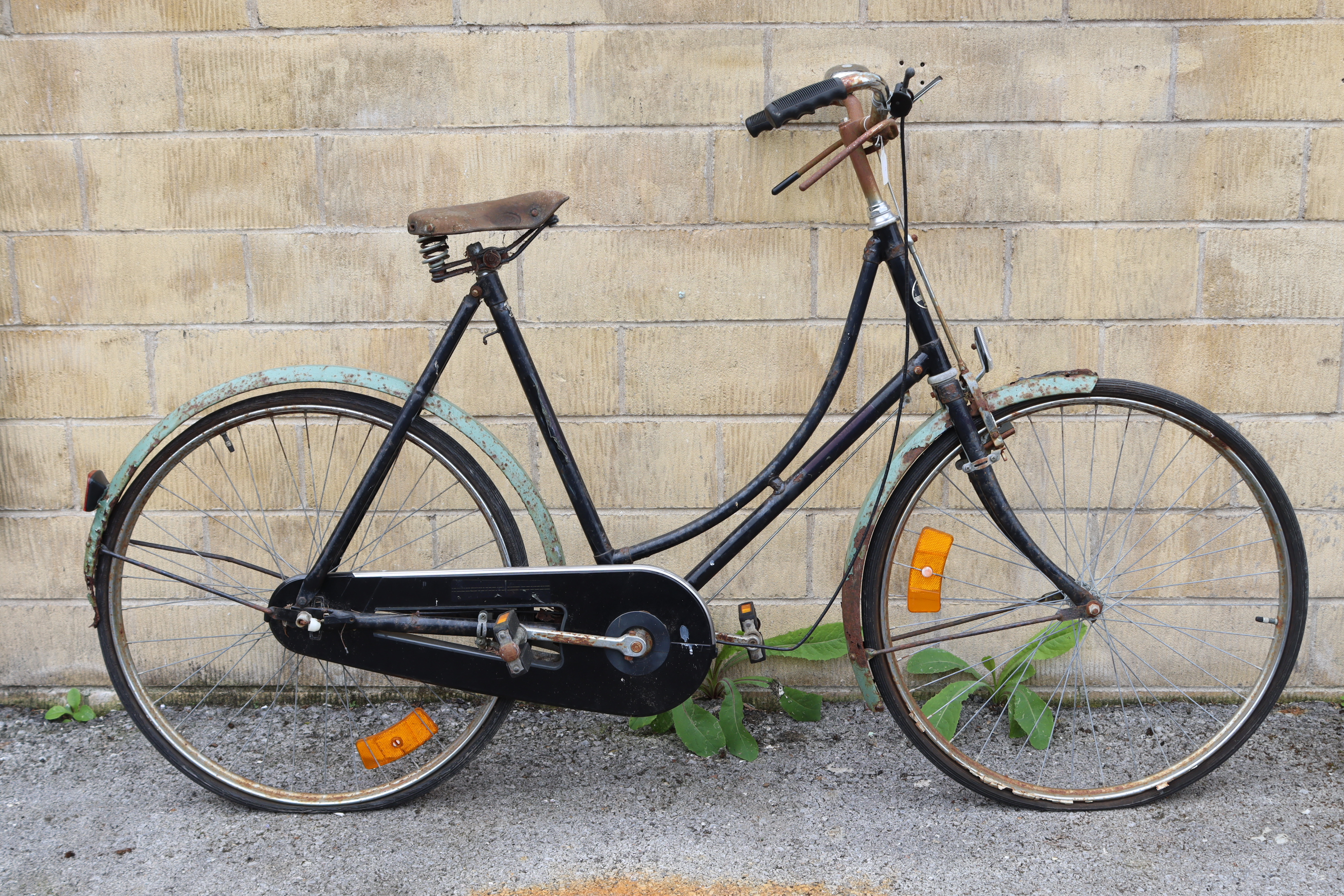 A vintage Pashley ladies’ bicycle (black), w.a.f.