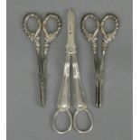 A pair of George V silver thread pattern grape scissors, Sheffield 1927, by W. S. Hutton & Sons (3.3