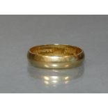 An 18ct. gold wedding band; size: M, weight: 2.8 gm.