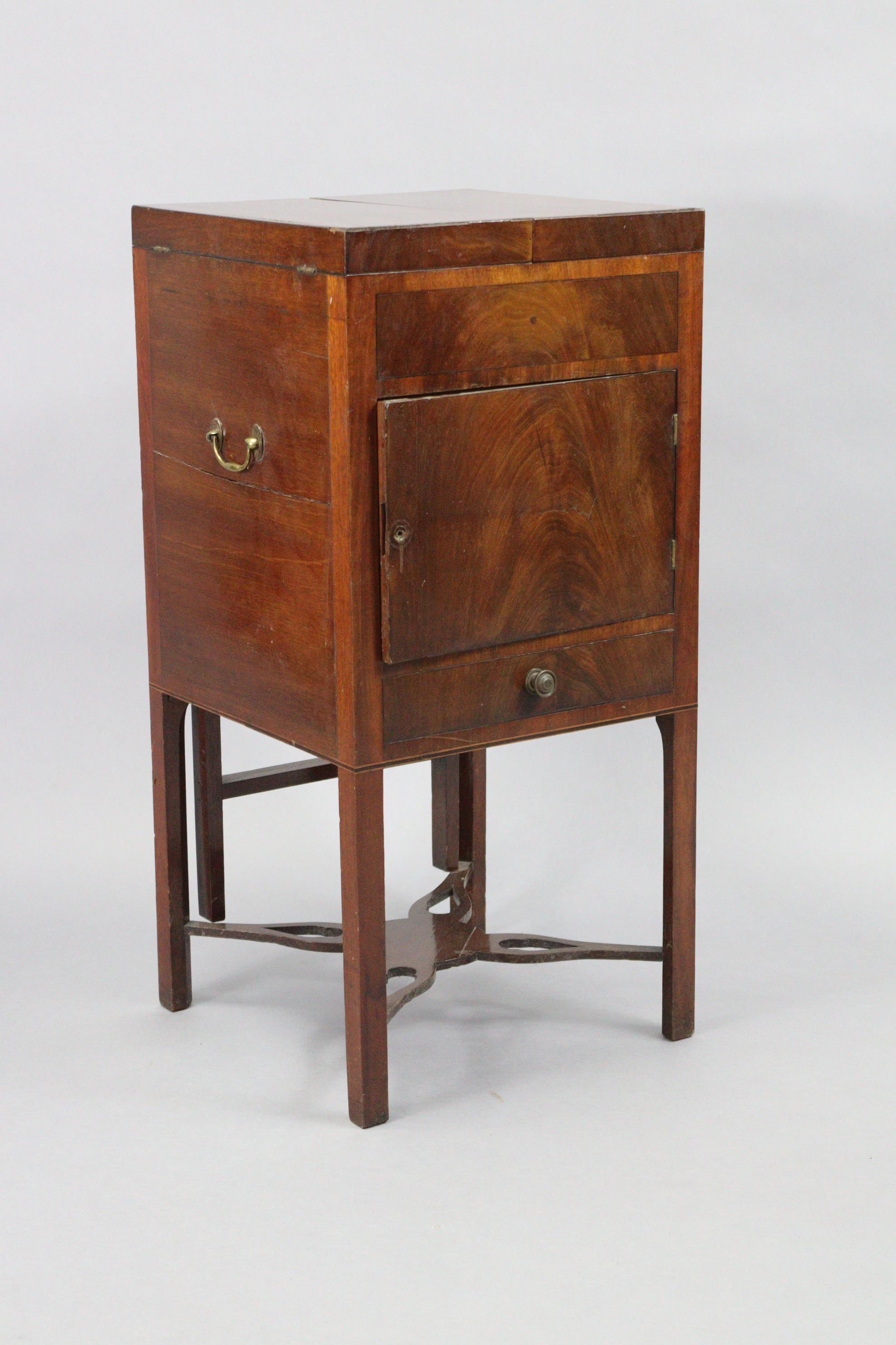 An early-mid 19th century mahogany washstand with envelope top, fitted with an adjustable rise-&- - Image 3 of 5