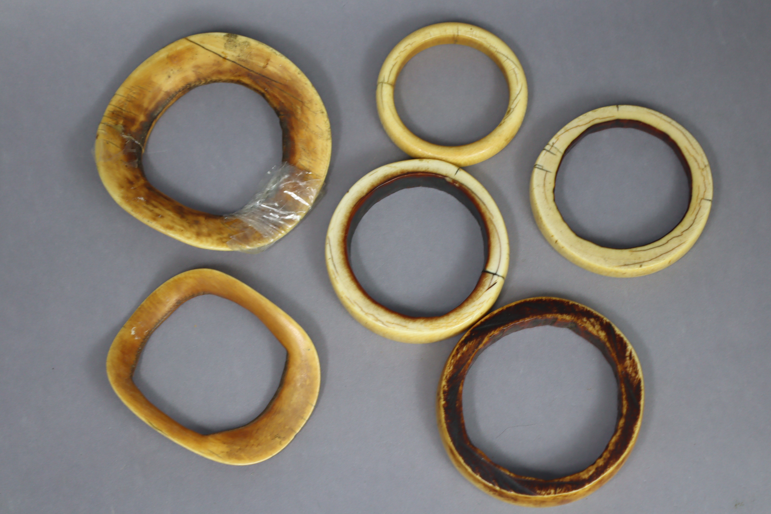 Six ethnic ivory bangles of various sizes. - Image 3 of 3