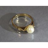 A 9ct. gold ring set single cultured pearl; size: P, weight: 2.7 gm.