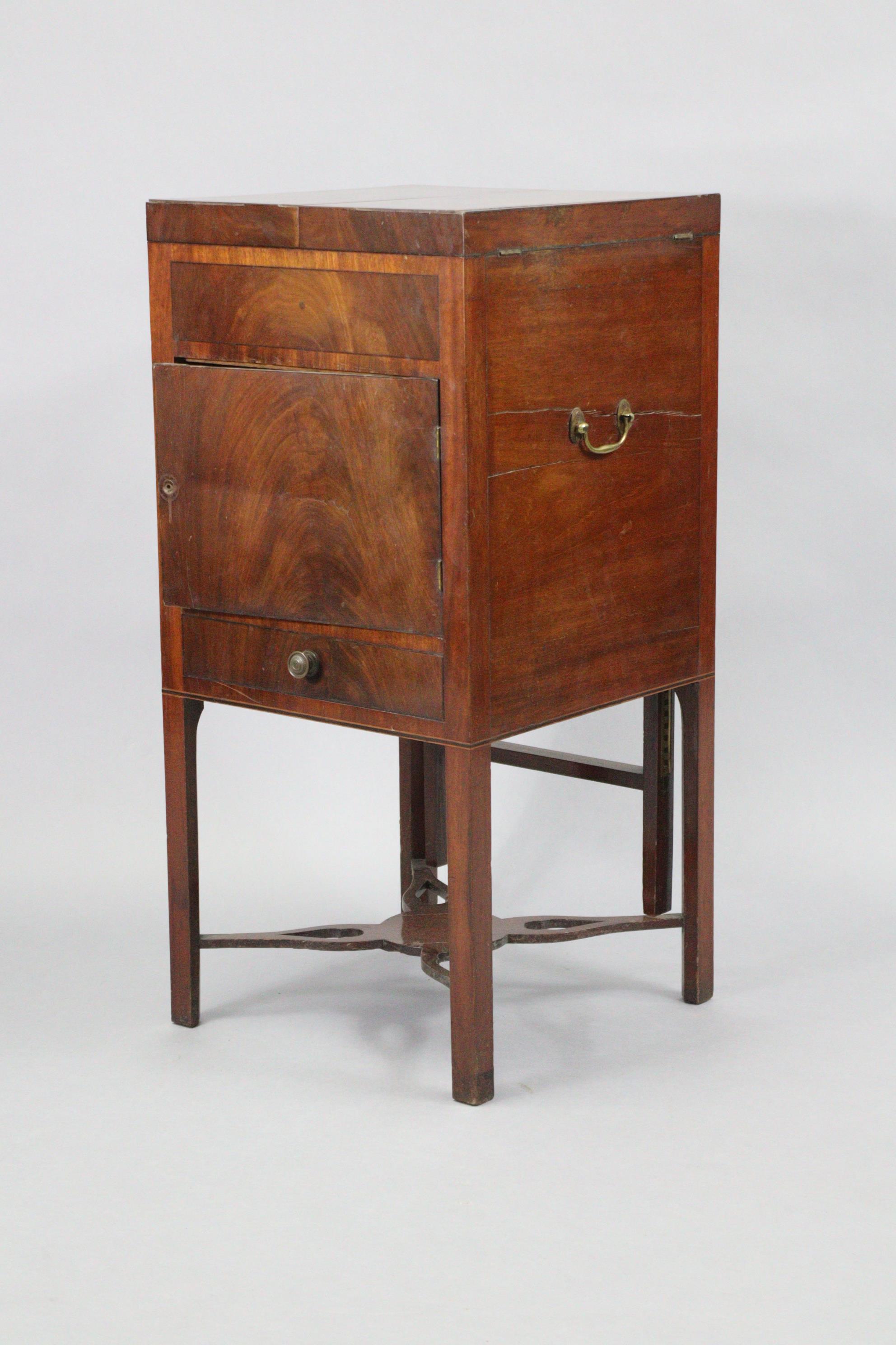 An early-mid 19th century mahogany washstand with envelope top, fitted with an adjustable rise-&- - Image 4 of 5